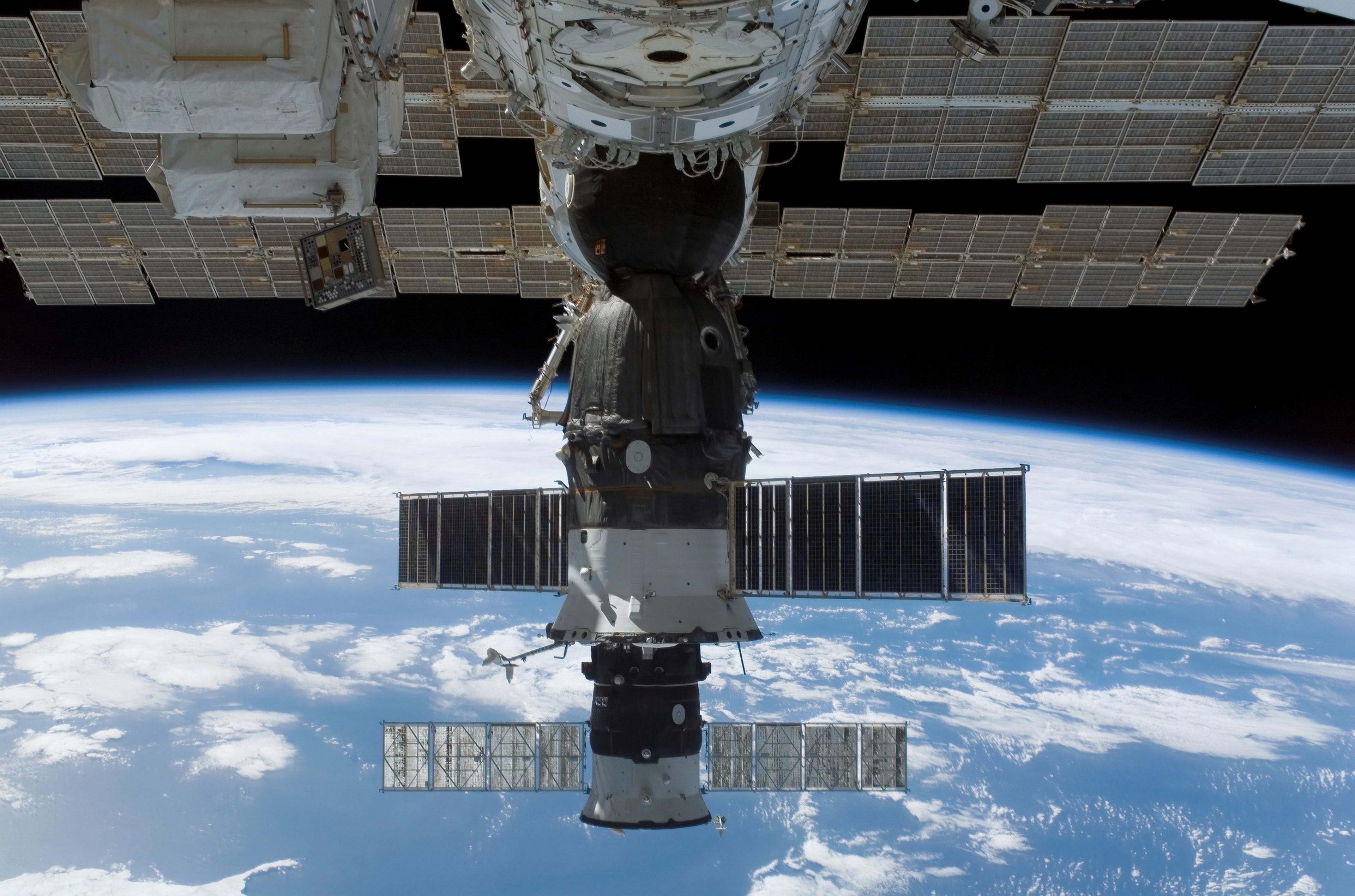 Por segunda vez, una nave rusa pierde refrigerante en la Estación Espacial Internacional, causando la alarma de Estados Unidos