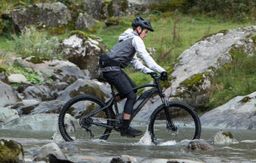 Decathlon tiene una nueva bicicleta eléctrica de montaña barata: Rockrider E-ST 500