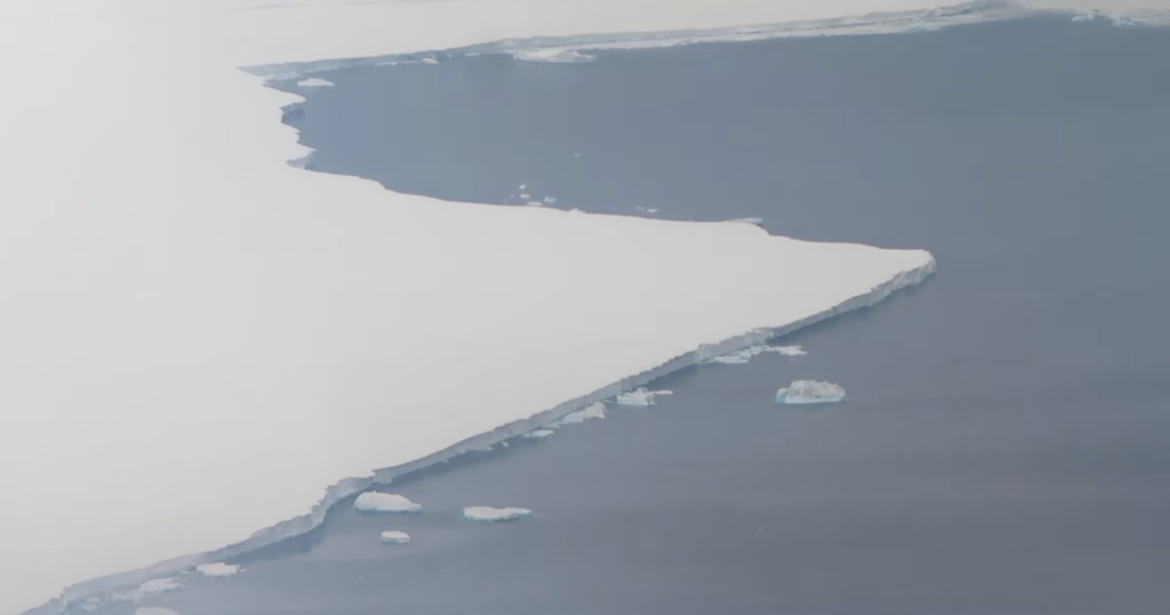 Graban en vídeo el inmenso iceberg del tamaño de Guipúzcoa que se ha desprendido en la Antártida