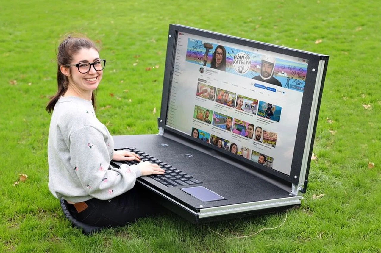 The world's largest laptop has a 43inch TV (video) Gearrice