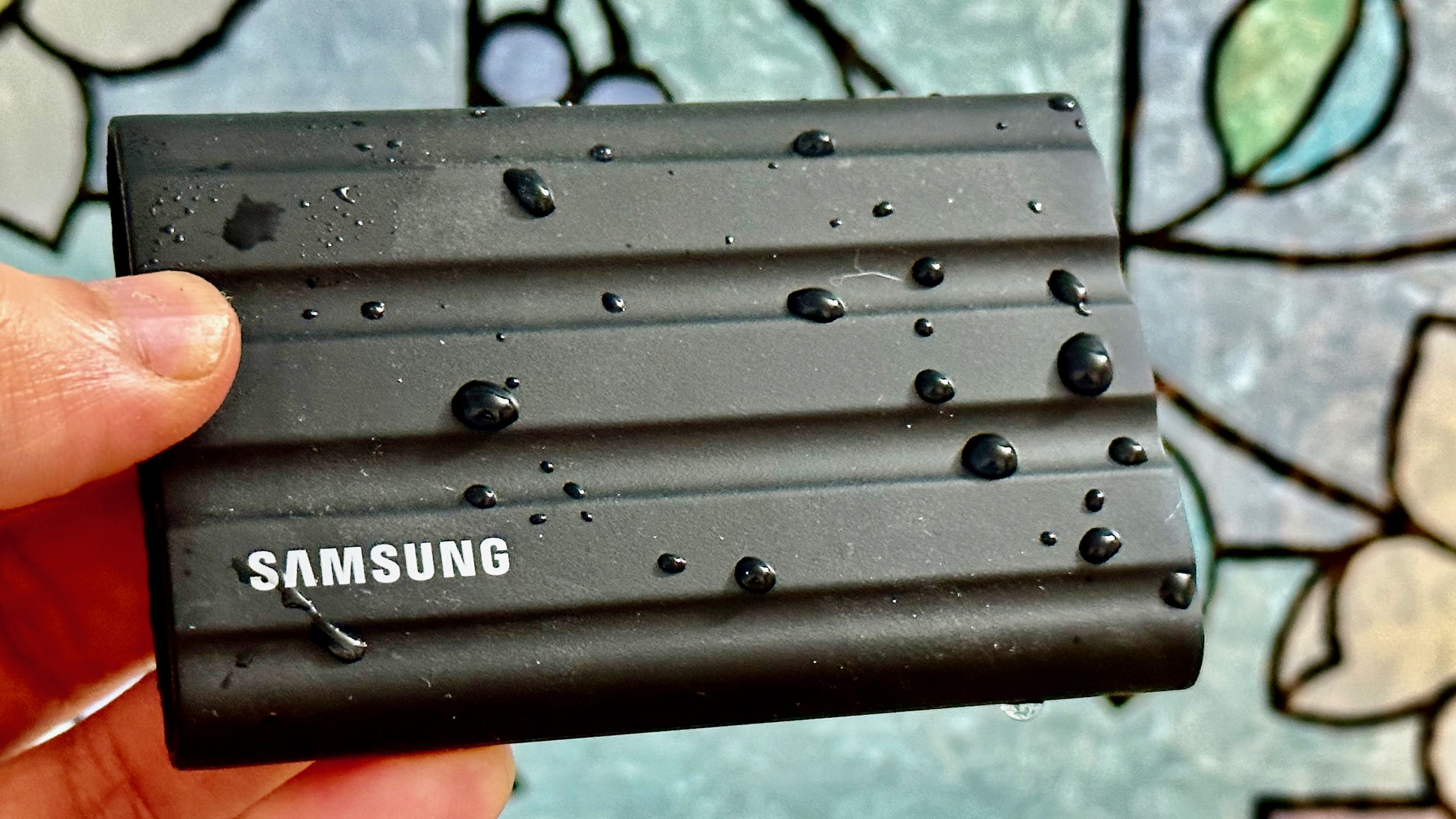 Samsung portable SSD T7 Shield
