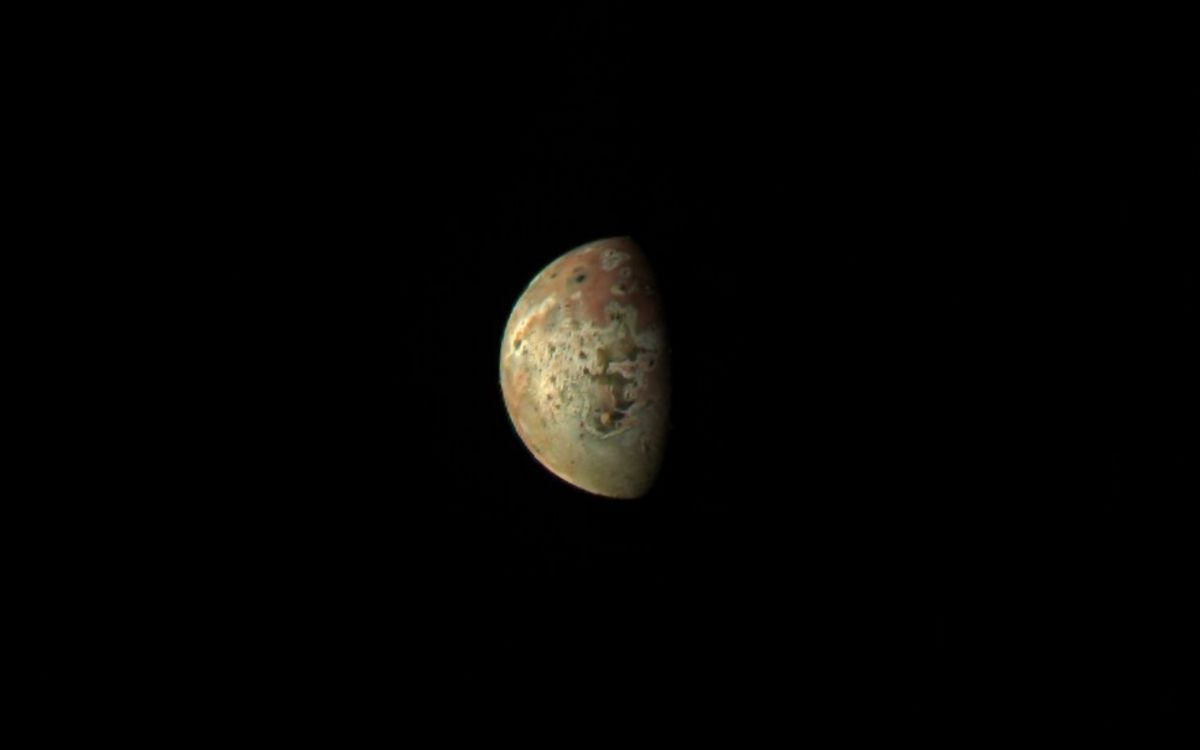 The Juno probe sends back the most spectacular photos of Jupiter's moon Io