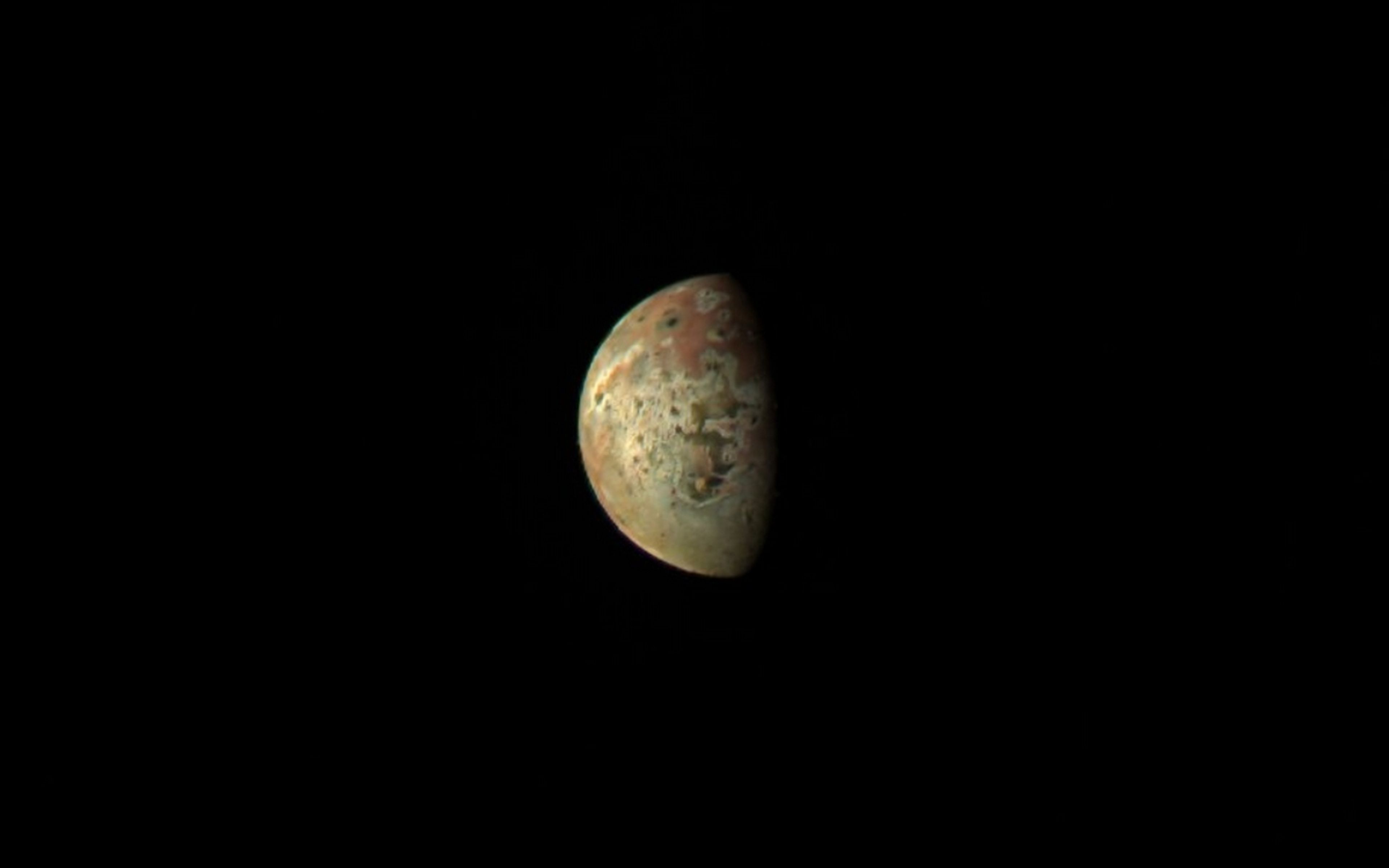 La sonda Juno envía las fotos más espectaculares y detalladas de la luna Ío de Júpiter