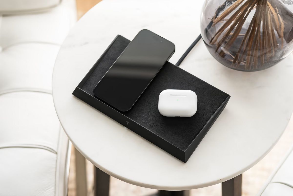 Tesla launches a wireless charging base for mobile phones inspired by