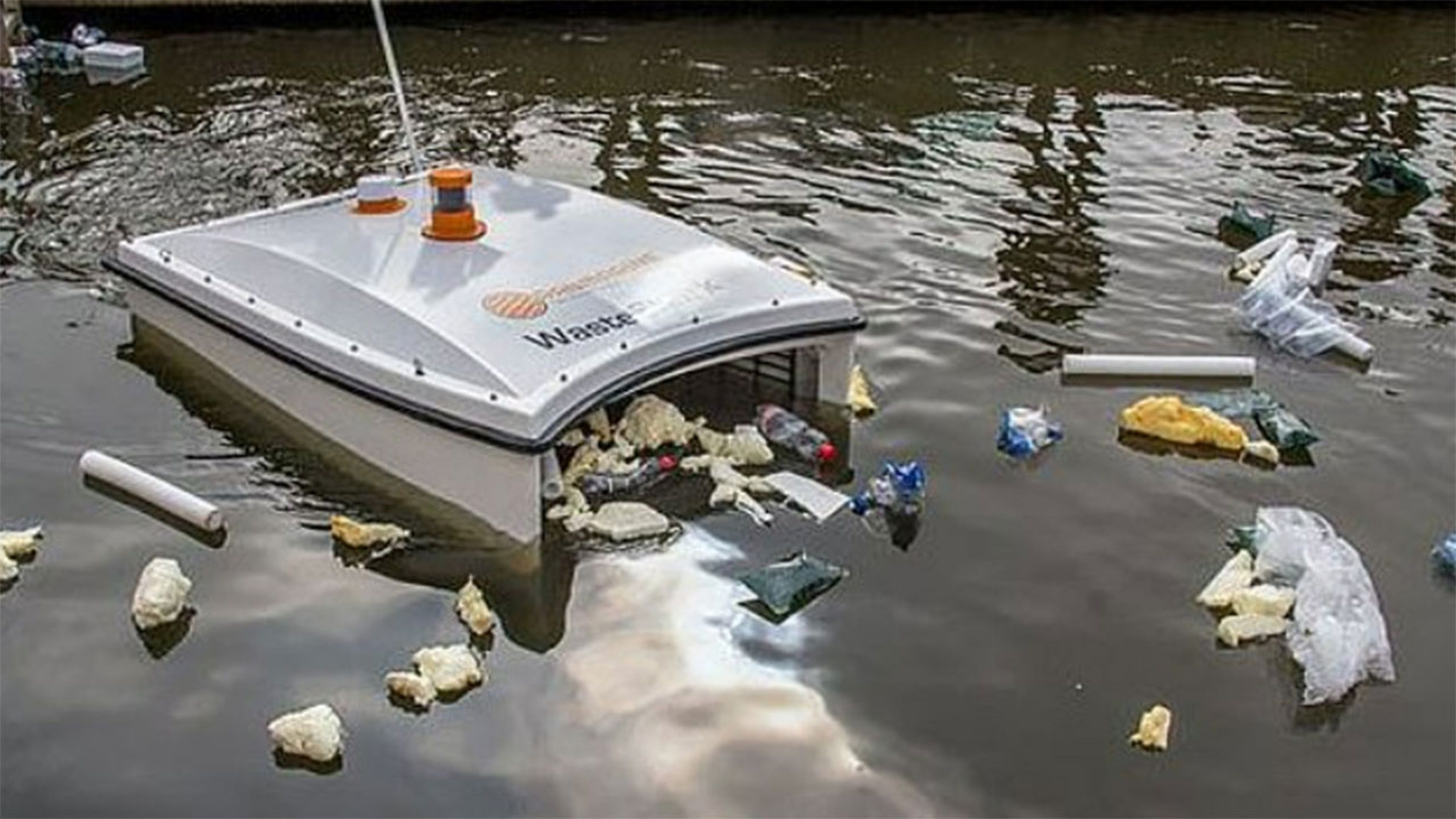 A robot shark capable of swallowing all the plastic garbage in a river