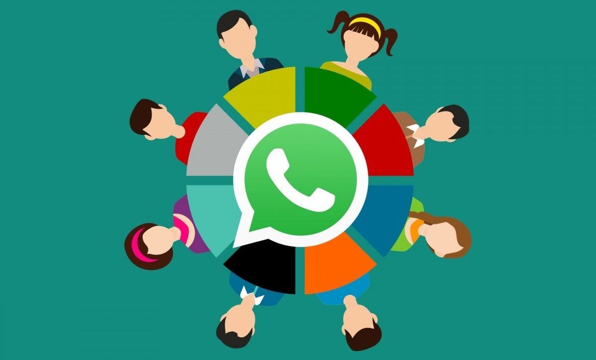 What are the differences between a WhatsApp group and a community ...