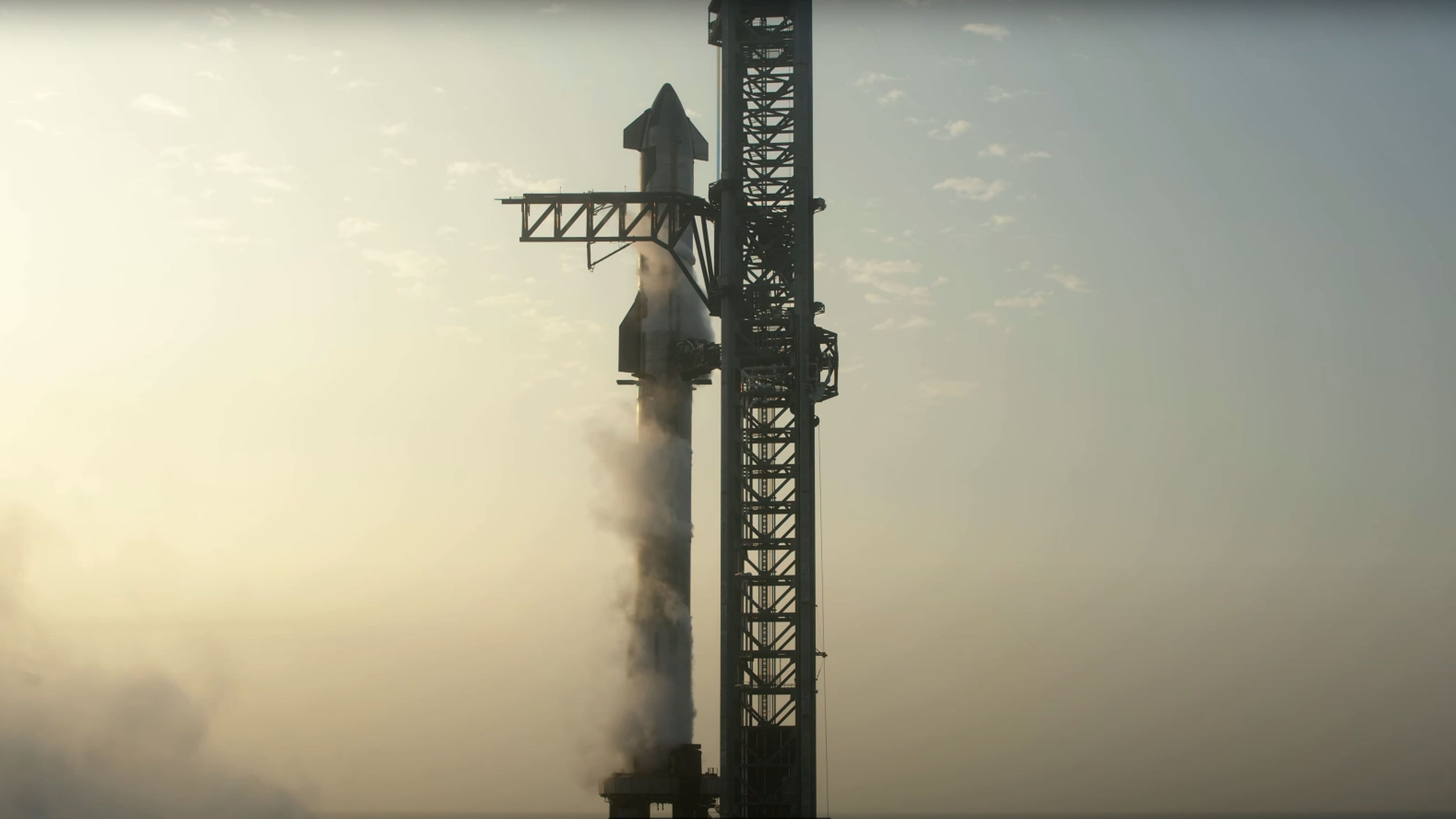 Despega con éxito el cohete de SpaceX que nos llevará a la Luna, la explosión final estaba prevista