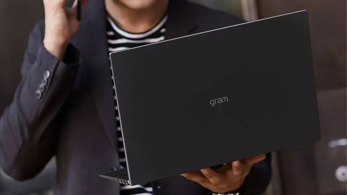 This laptop weighs less than 1 kg and challenges the MacBook Pro with a