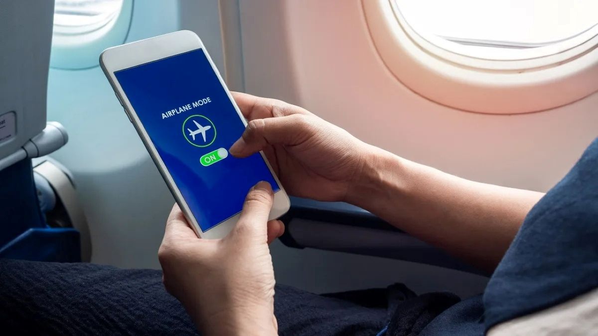 With This Trick You Can Send Messages During A Flight, Even In Airplane