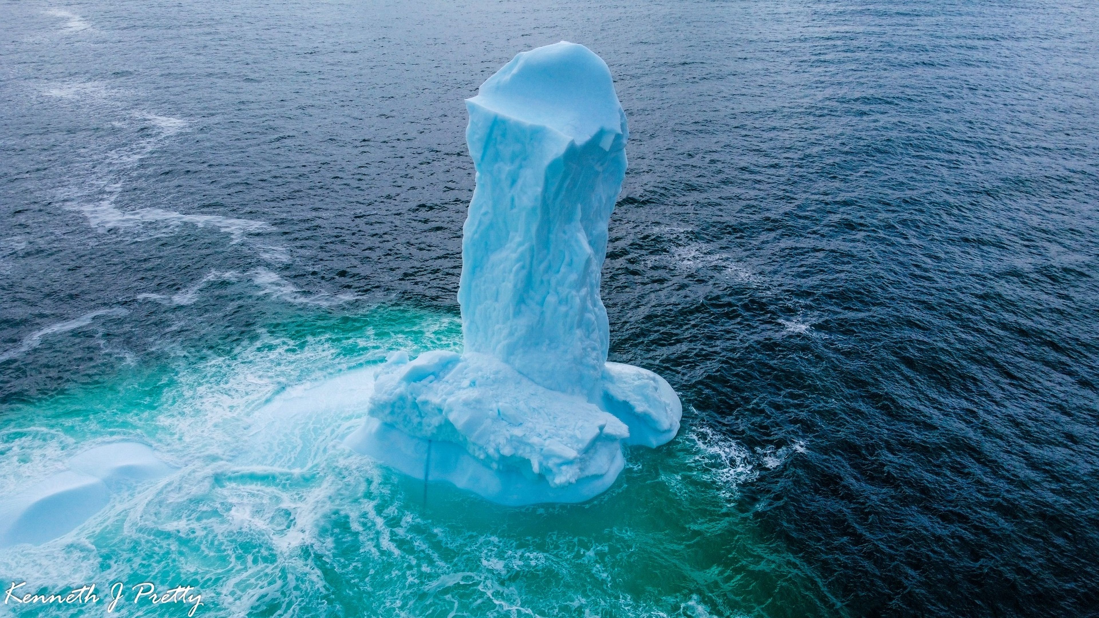 Descubren un iceberg fálico que ya se ha convertido en meme en las redes sociales