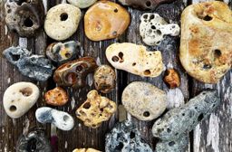 ¿Qué son las piedras brujas o piedras de Odín, y por qué se llaman así?