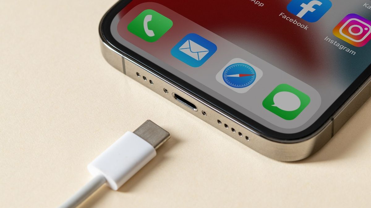 El rumor de cables USB-C de colores para los iPhone 15 encaja a la  perfección con Apple: ganar dinero con todo