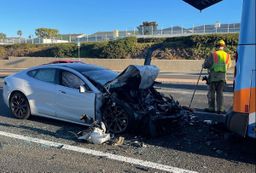 Autopilot de Tesla 736 accidentes, 17 muertos