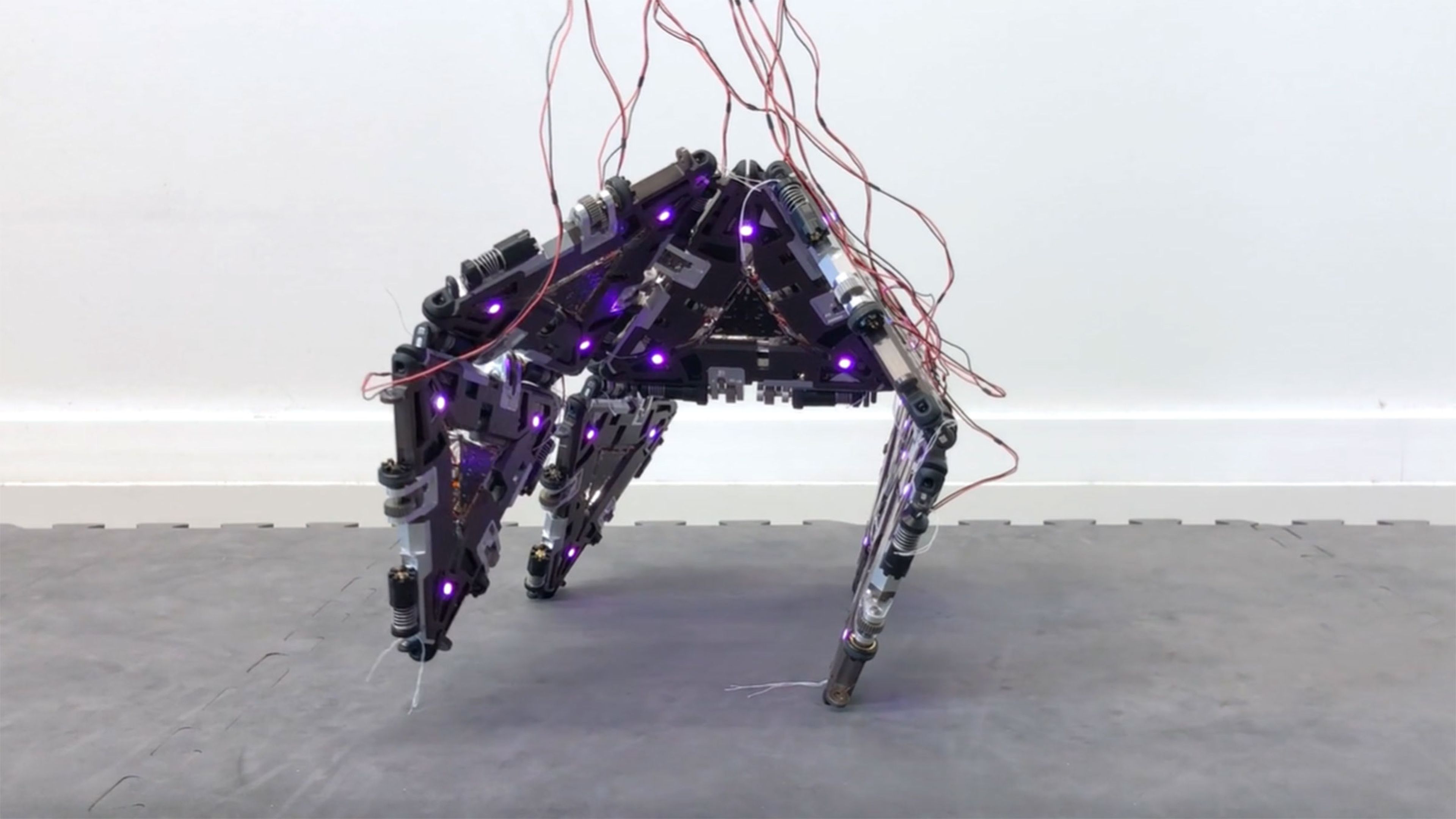 Crean un robot que puede plegarse como si fuera un mueble de Ikea