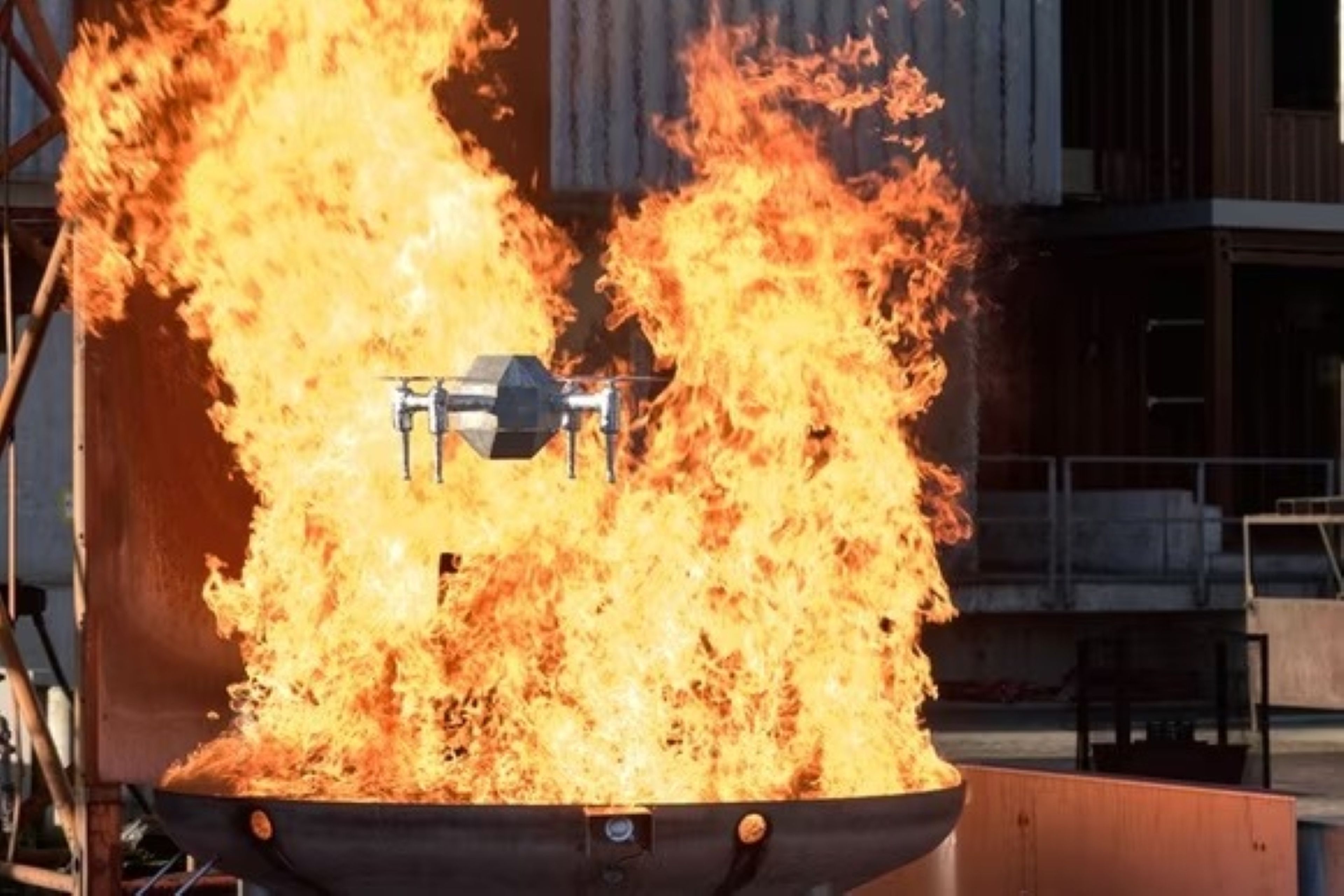 Desarrollan un dron resistente al fuego y que podría ser la solución a los incendios