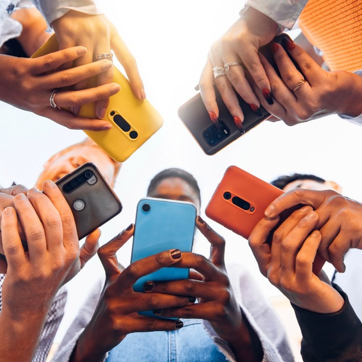 Adiós al smartphone: por qué los fabricantes quieren volver a los móviles  tontos