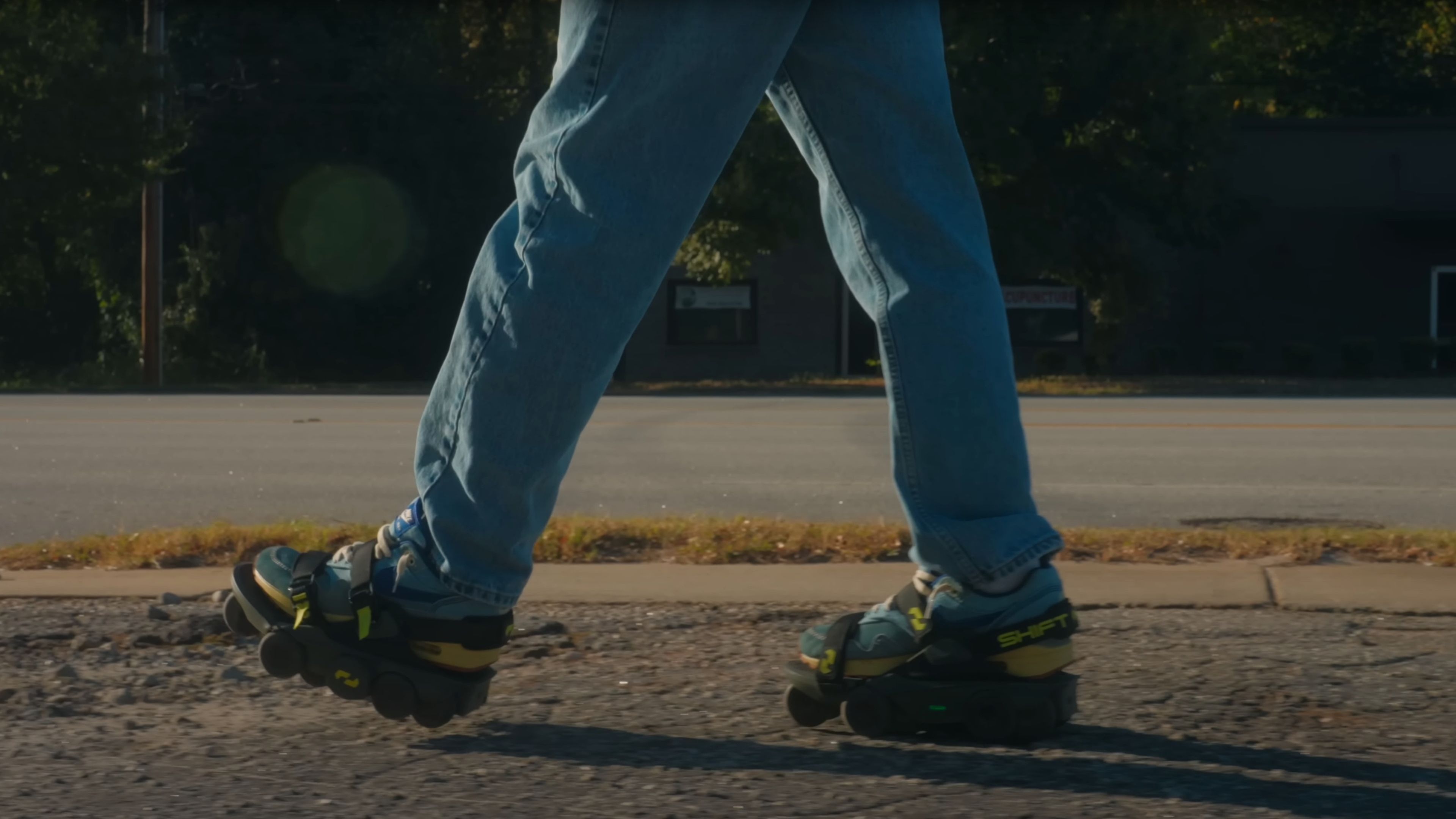 Primeras pruebas reales de las zapatillas inteligentes que te permiten andar hasta un 250% más rápido