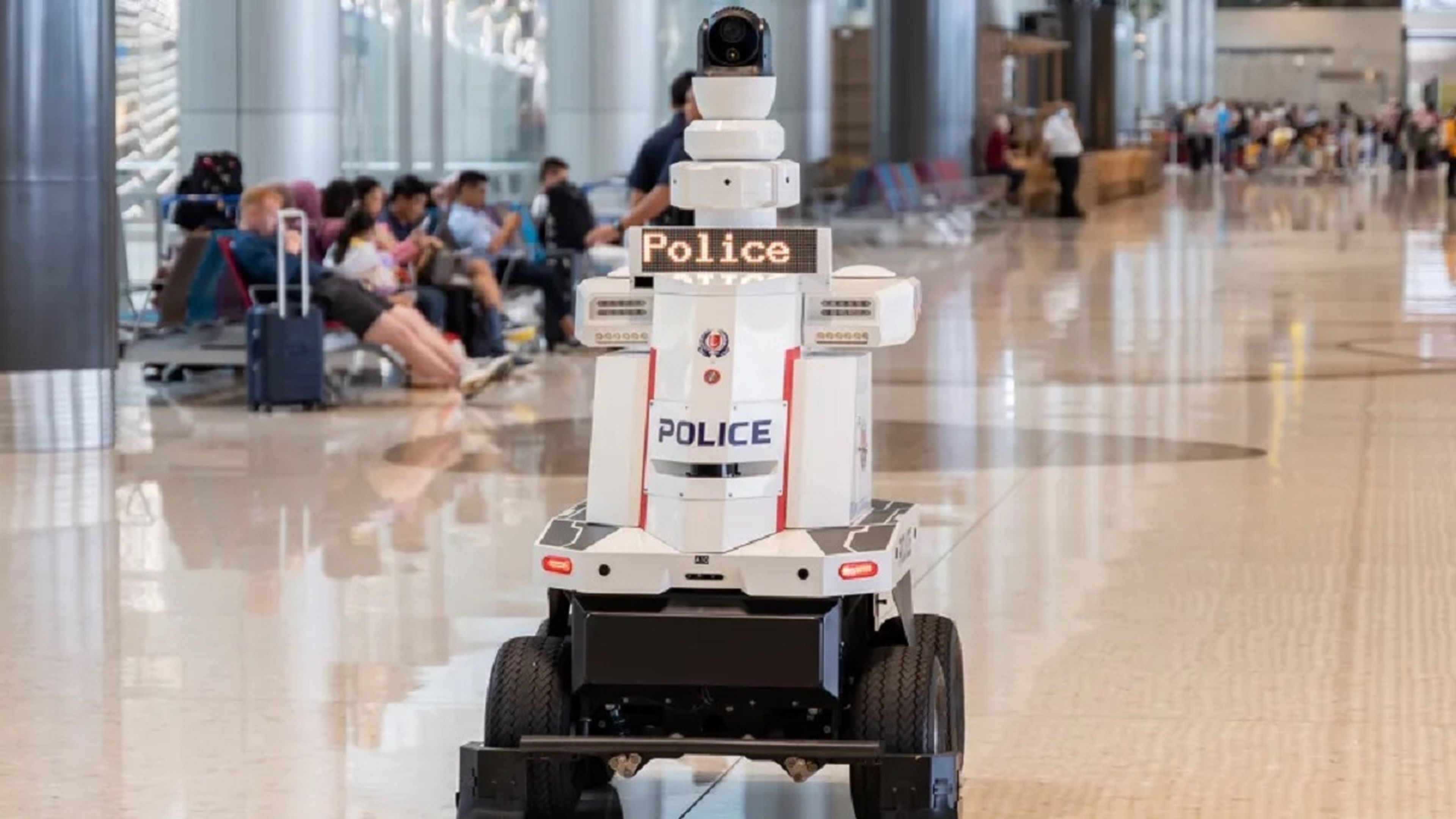 Robots policía ya patrullan los aeropuertos de Singapur al más puro estilo Robocop
