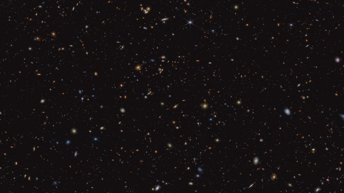 The James Webb Space Telescope Captures 45000 Galaxies In A Single Impressive Photo Gearrice 