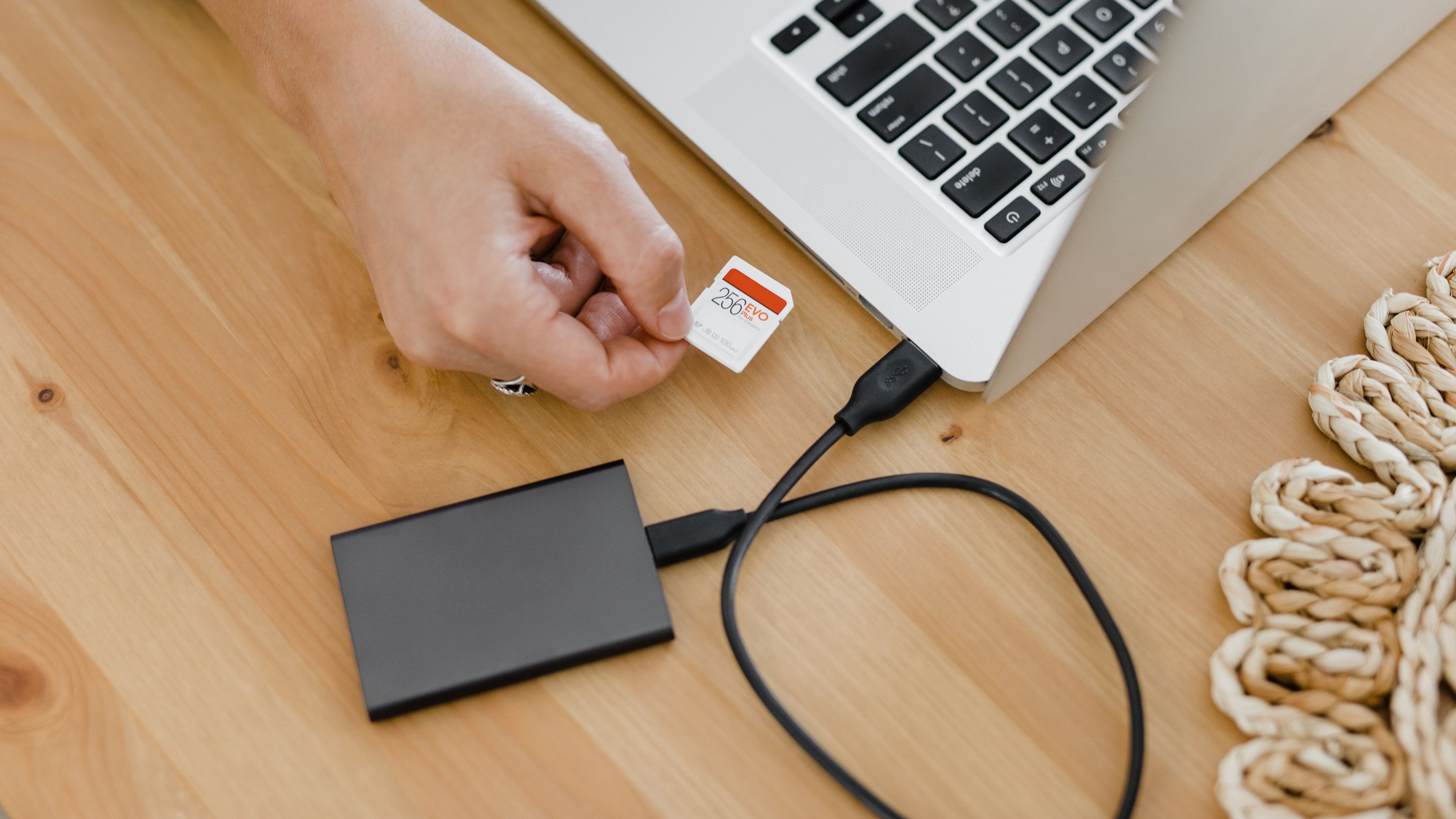 Esto es todo lo que necesitas para hacer tu propio SSD portátil ultra  rápido