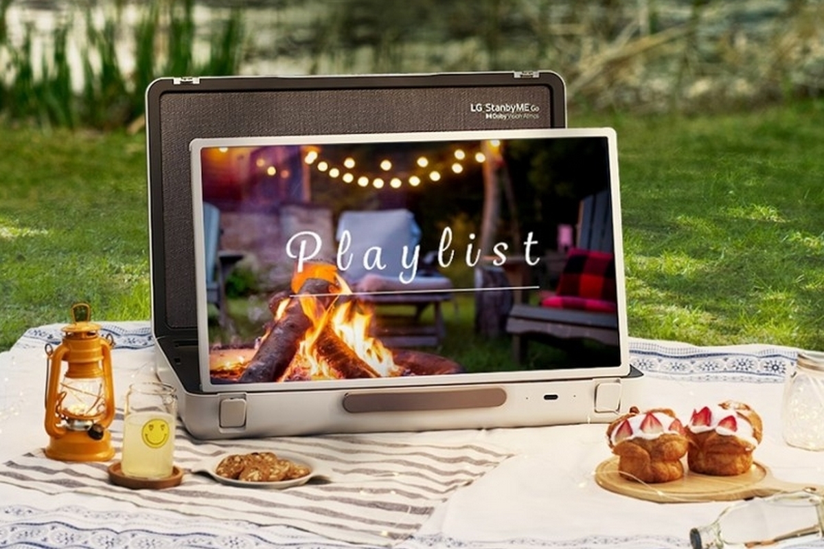 LG StandbyMe Go, the wireless TV with a touch screen inside a suitcase