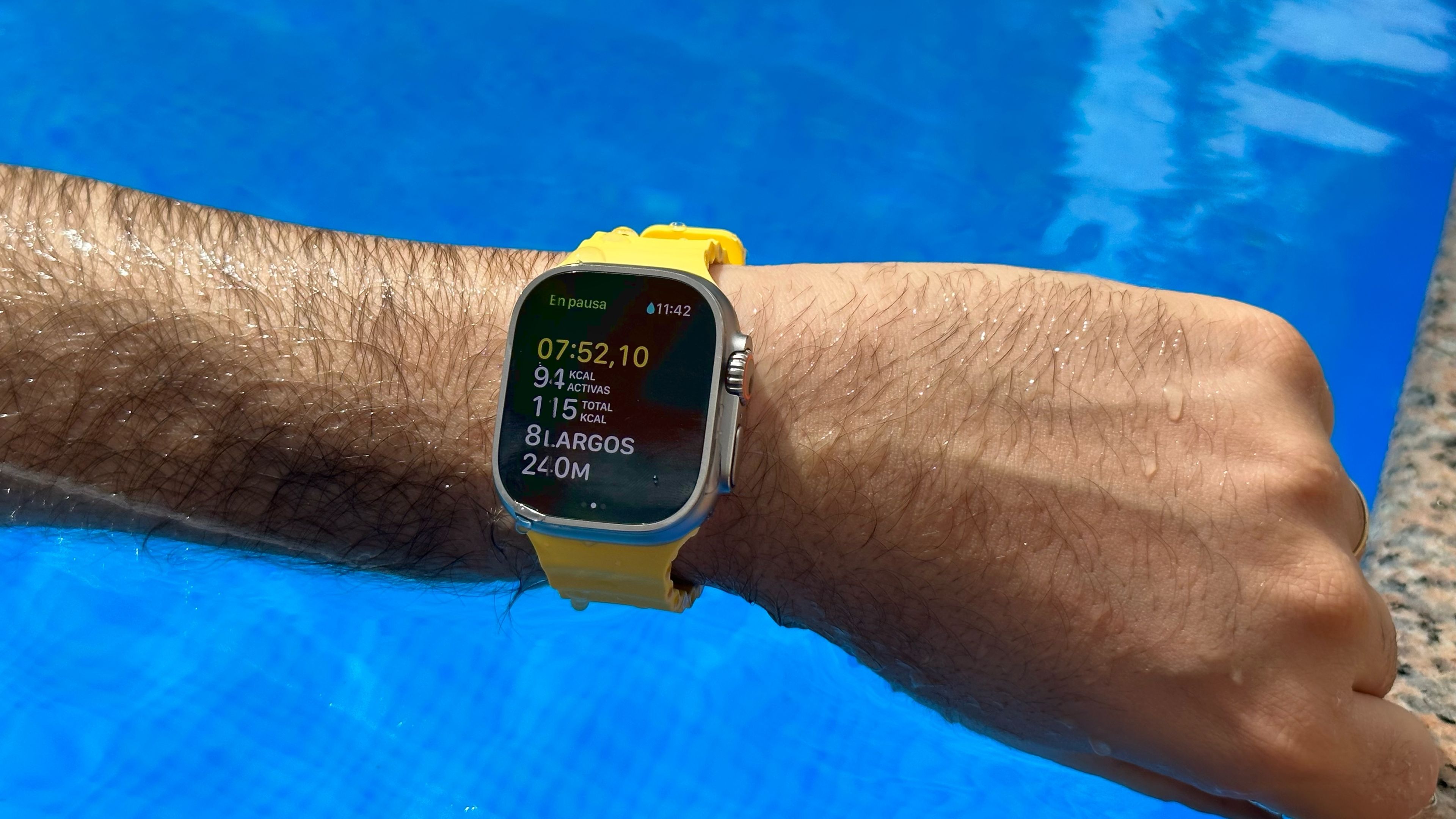 Apple Watch Ultra nadando