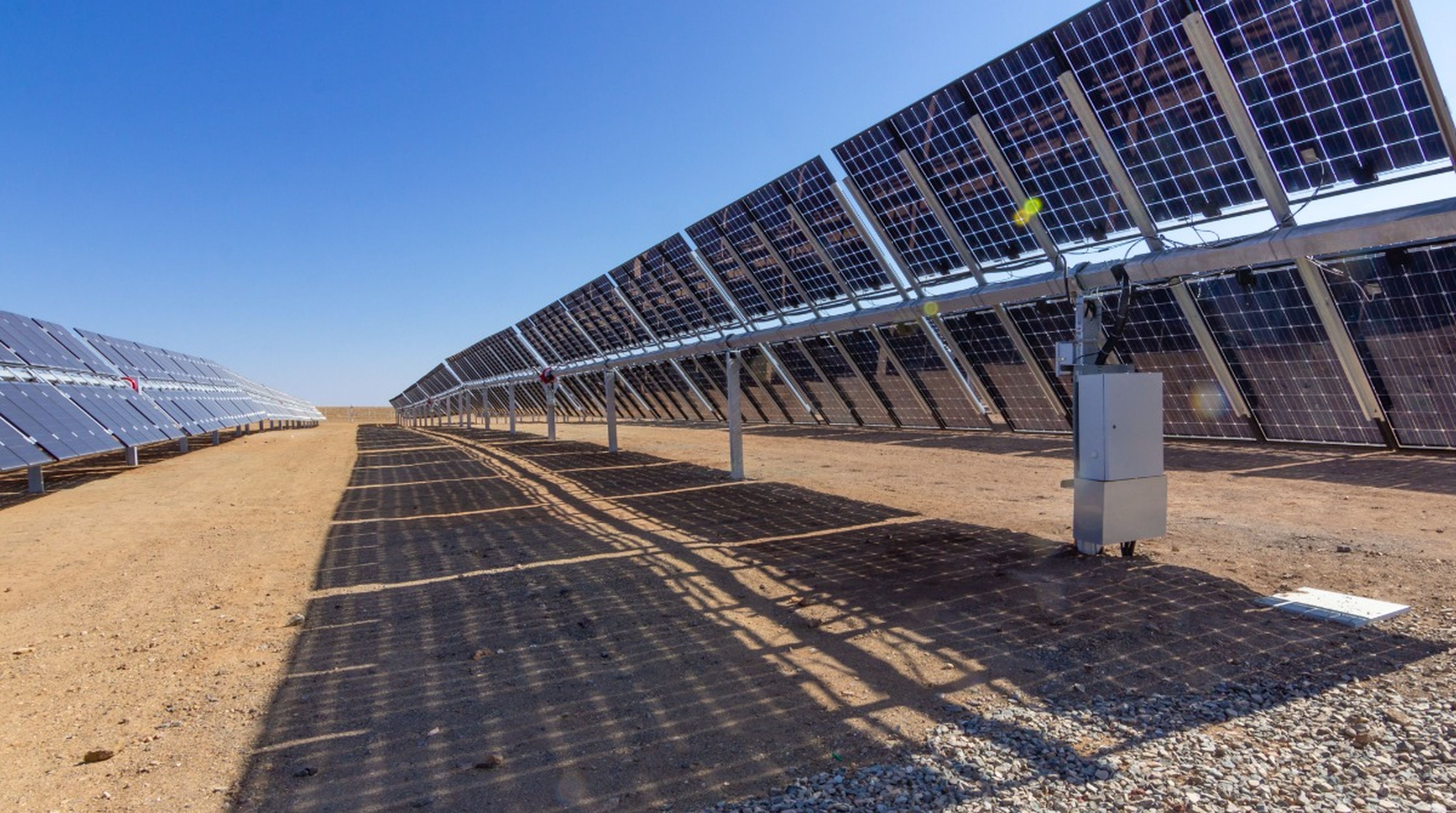 Científicos desarrollan un panel solar de doble cara con una eficiencia asombrosa