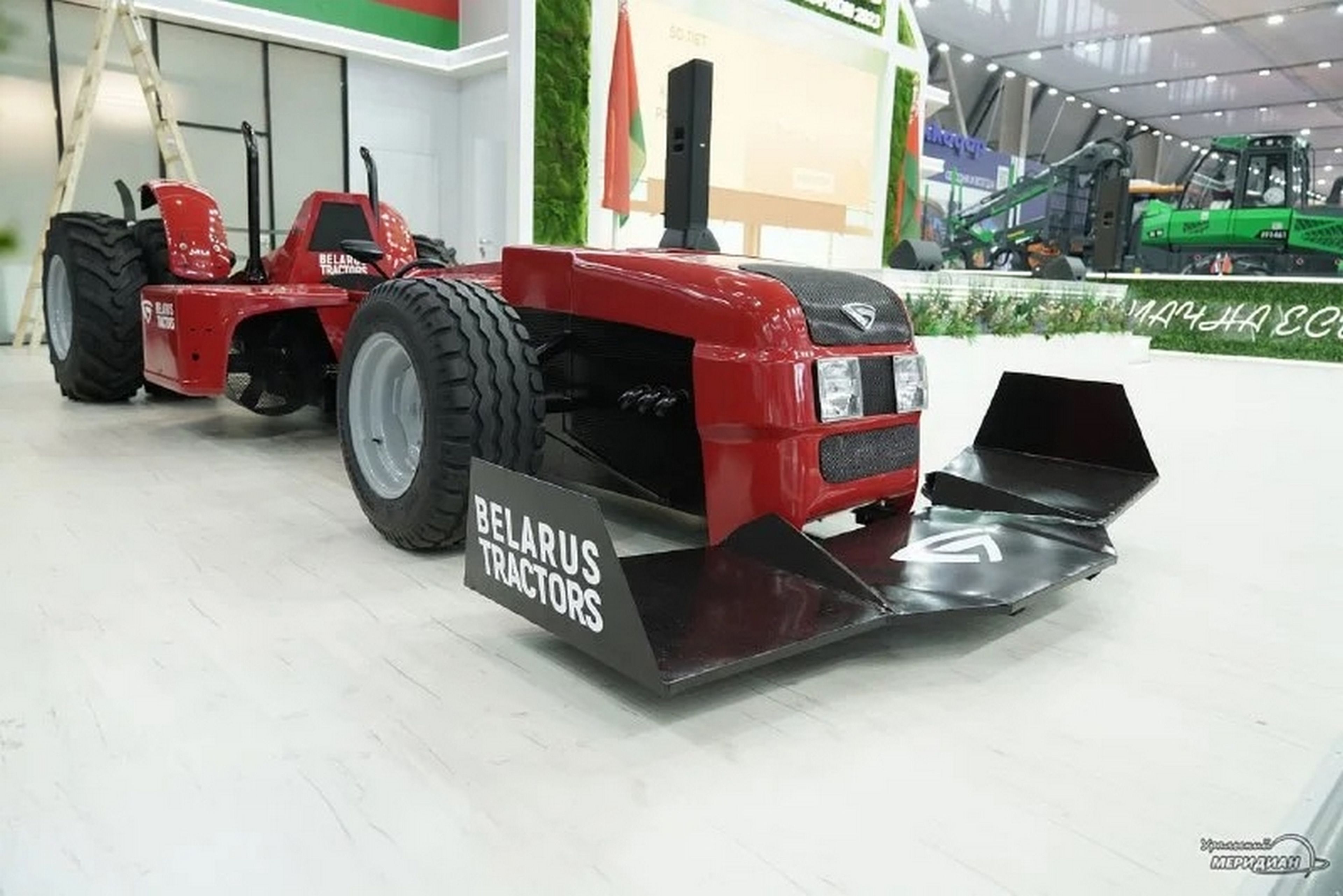 Construyen un coche de FÃ³rmula 1 con piezas de tractor que alcanza los 350 Km/h