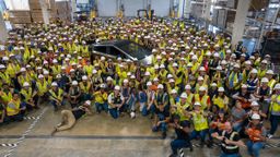 El cybertruck de Elon Musk es real: la primera unidad sale de fábrica