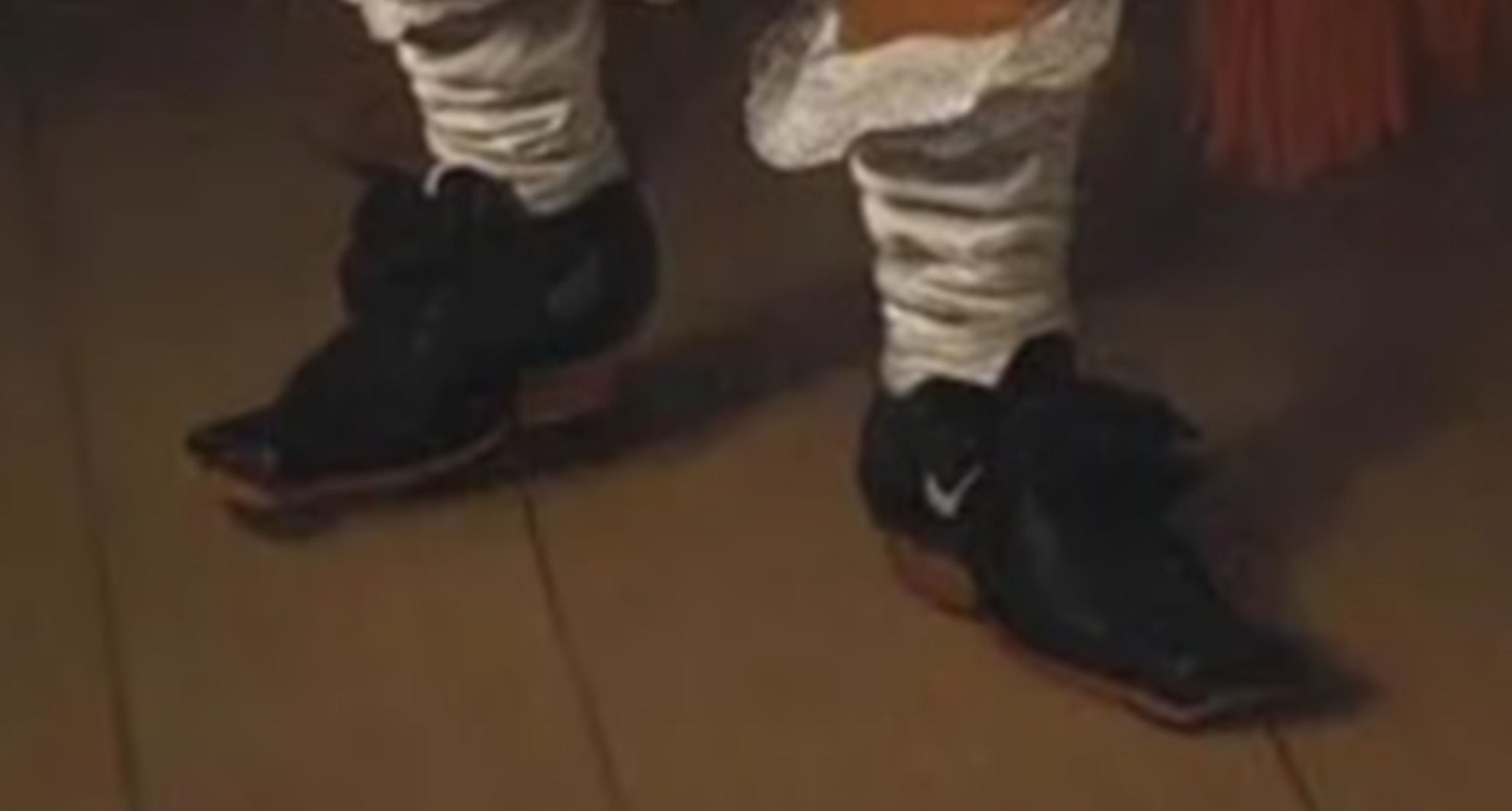 Se hace viral un cuadro de hace 361 años con un niño vistiendo zapatillas Nike