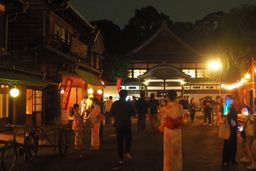 En Japón hace tanto calor que han comenzado a abrir los museos por la noche 