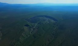 Un paseo en dron por la Puerta del Inframundo, la mayor cicatriz de Siberia