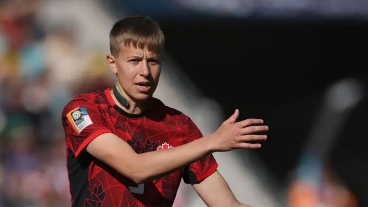 The mysterious device that some players wear around their necks in