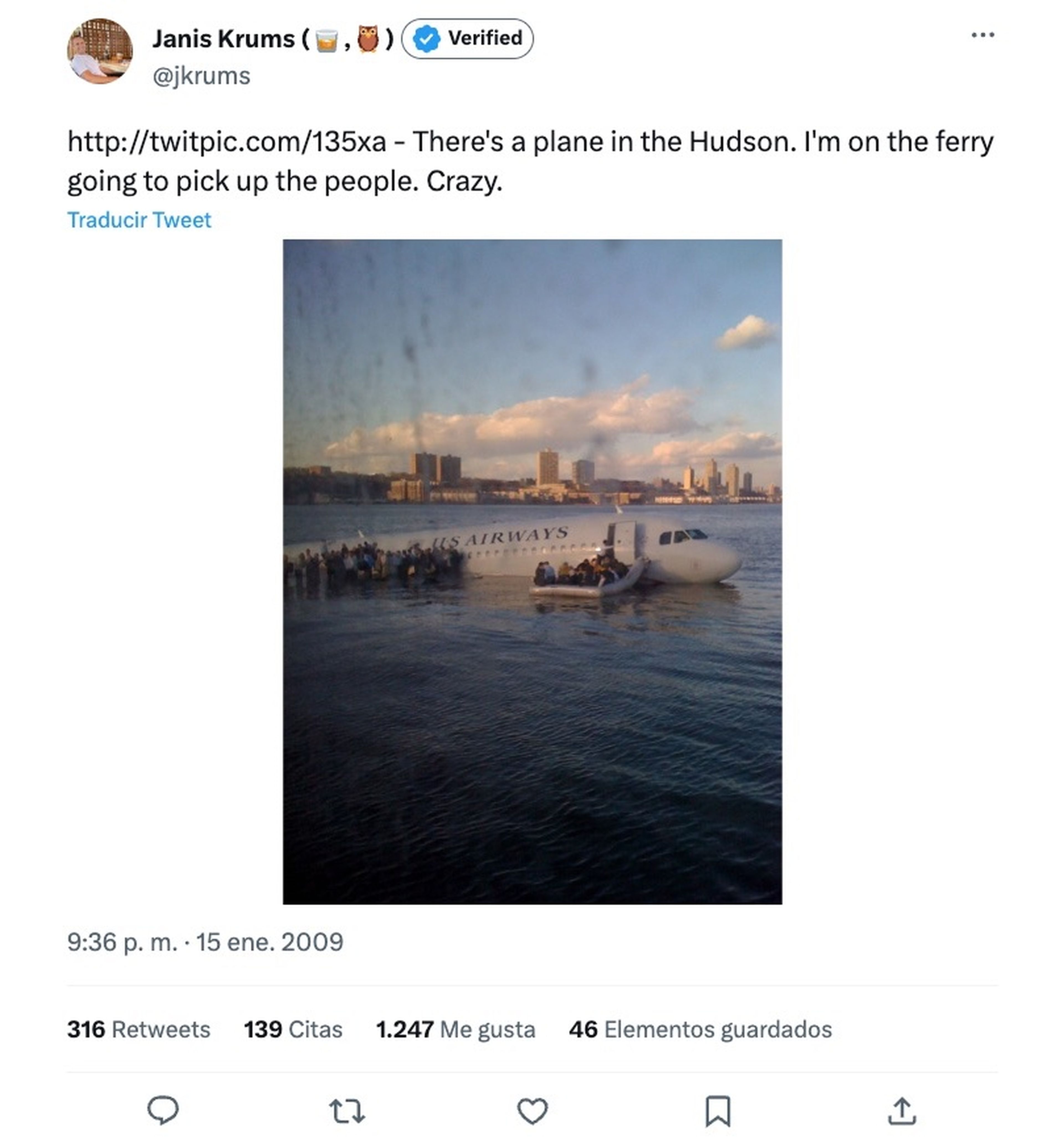 Tweet del rescate a los pasajeros del vuelo amerizado en el río Hudson