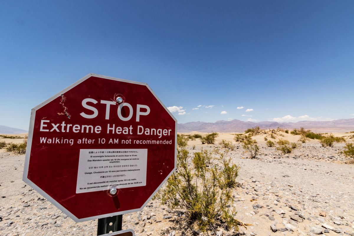 Death Valley breaks the world temperature record at night 48.9 degrees