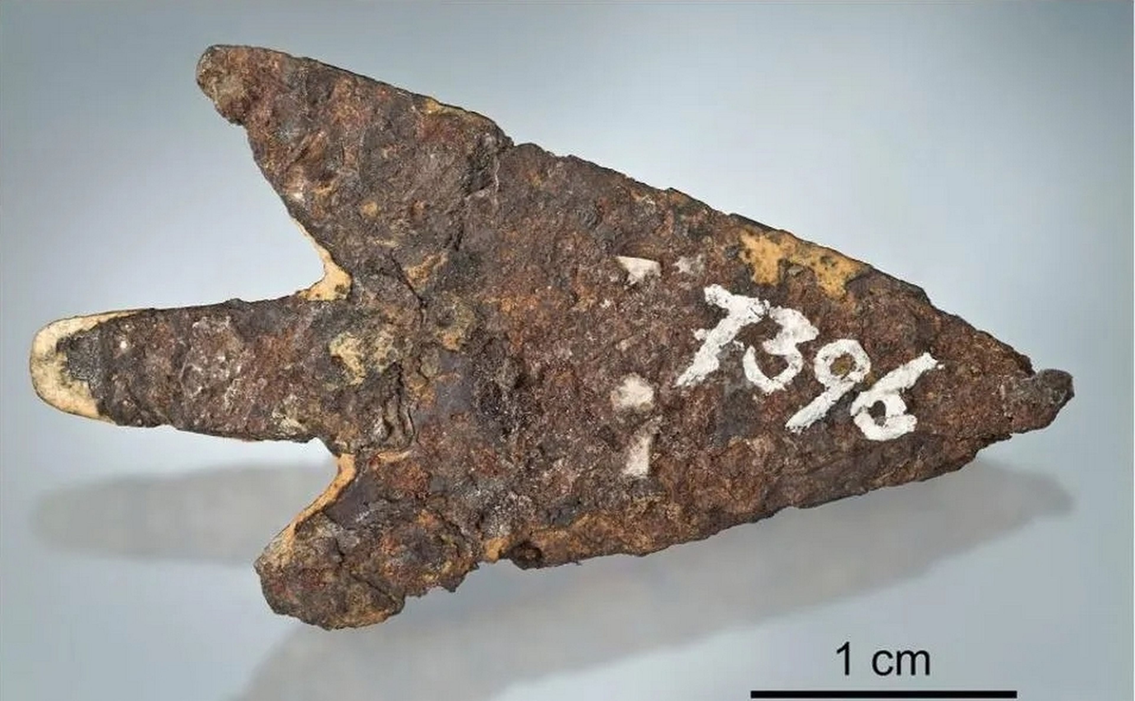 Encuentra una flecha de la Edad de Bronce fabricada con un metal extraterrestre