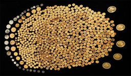 Un granjero encuentra 800 monedas de oro mientras plantaba maíz, valen millones de euros