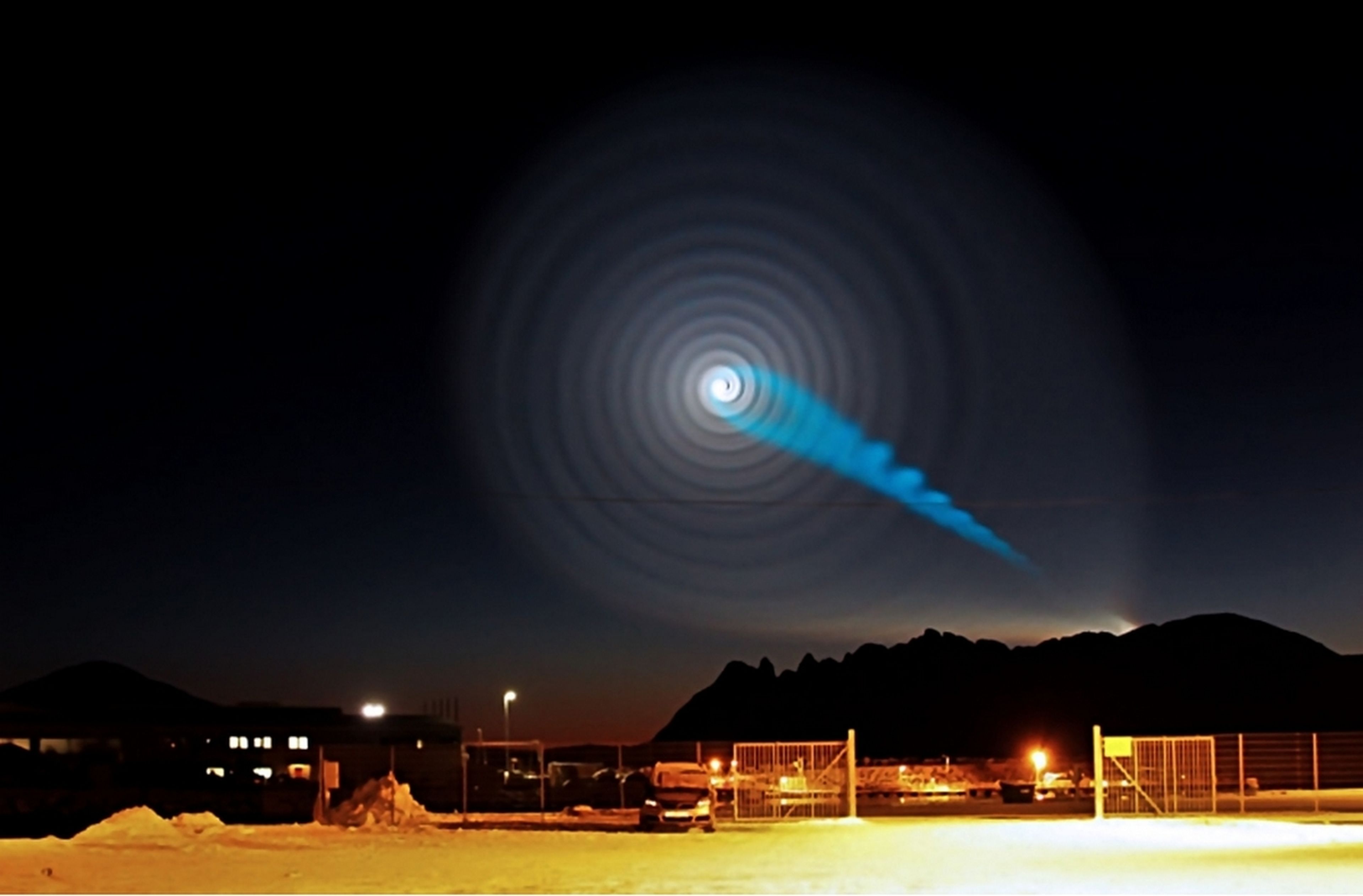 El misterio de la increíble espiral azul que apareció en los cielos de Noruega