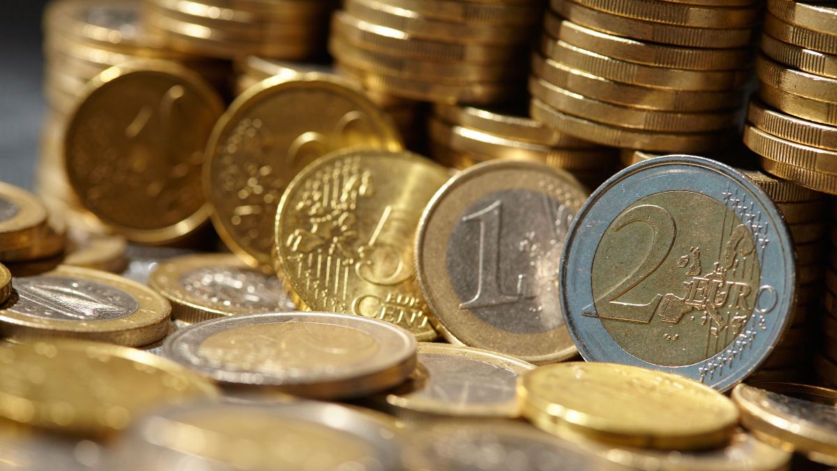 The Police Warn About Fake Coins That Look Like Euros That Circulate ...