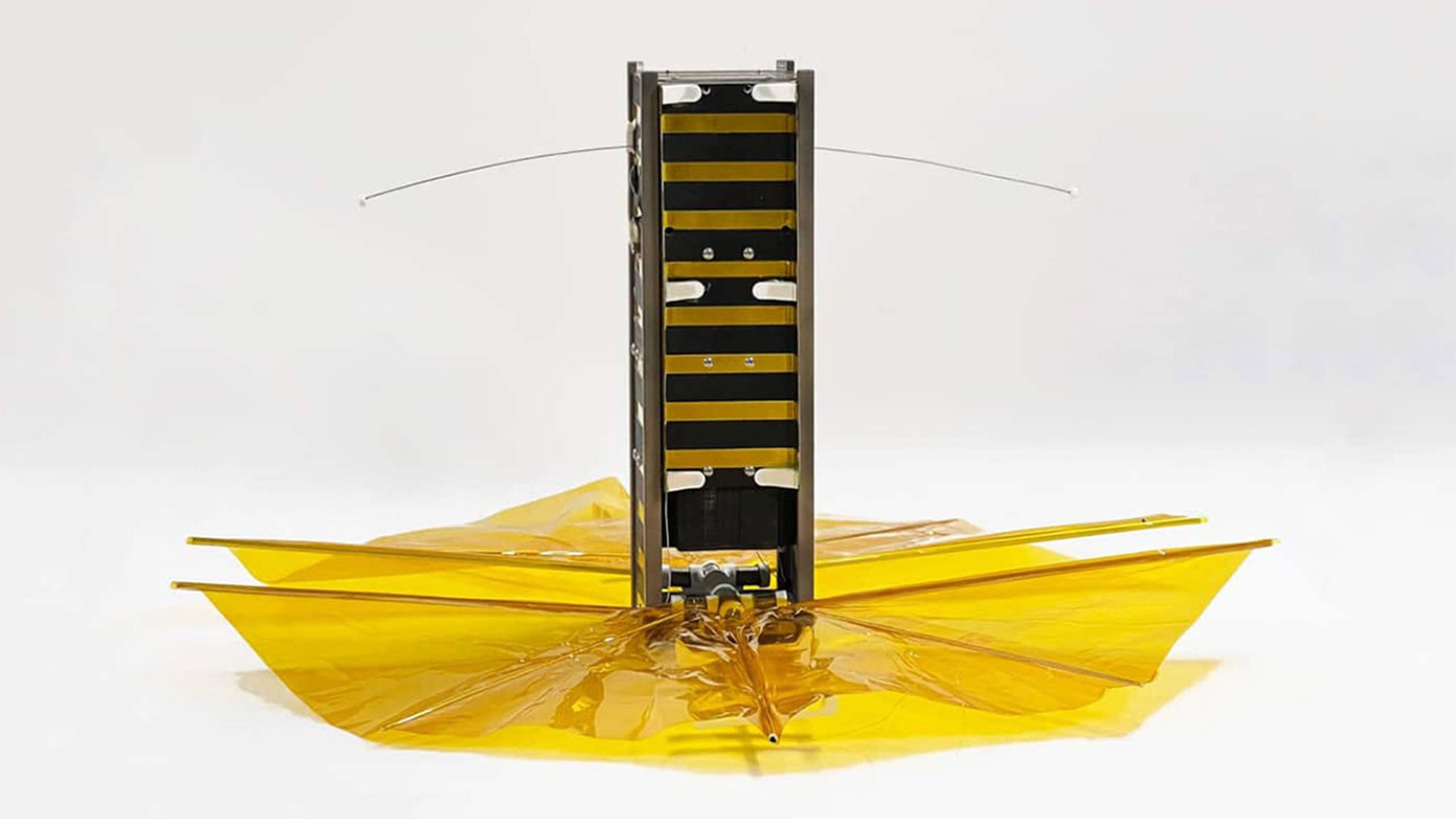 Este pequeño y barato satélite creado por estudiantes puede ayudar a reducir la basura espacial