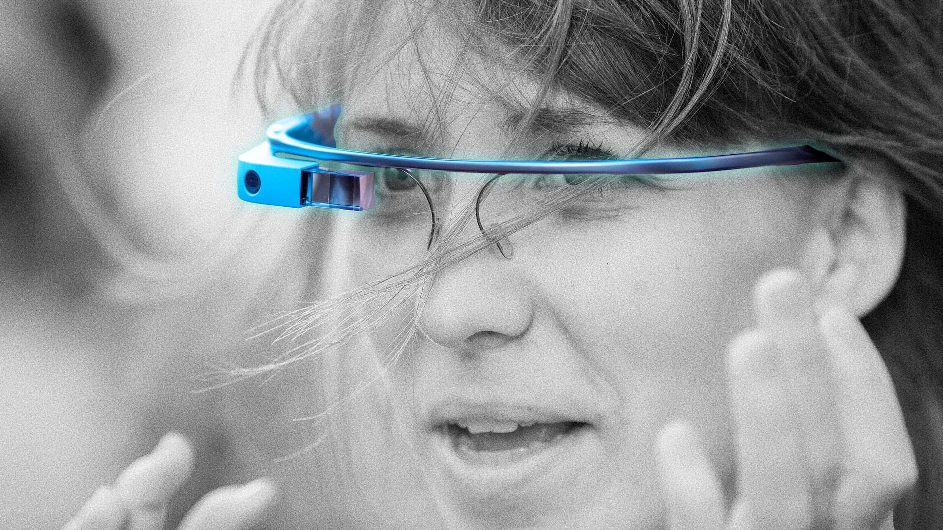 Persona utilizando unas Google Glass