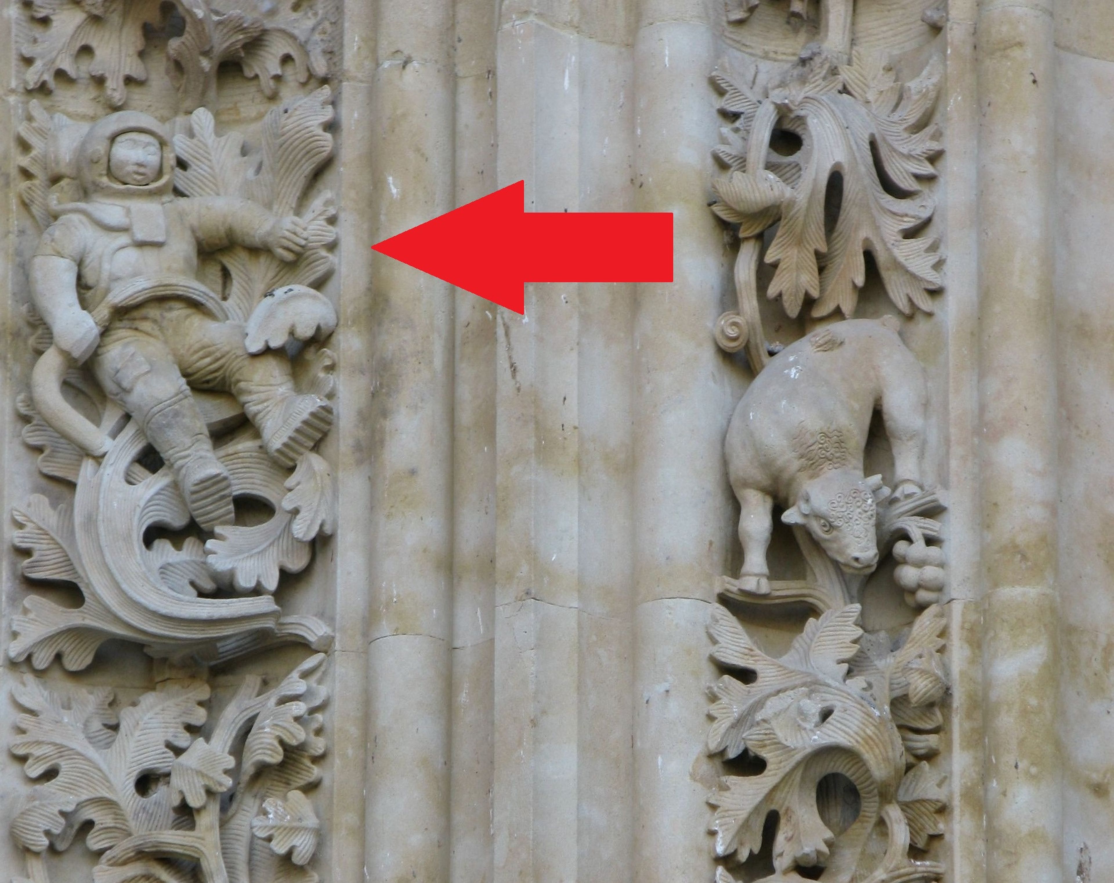 Astronauta en la Catedral de Salamanca