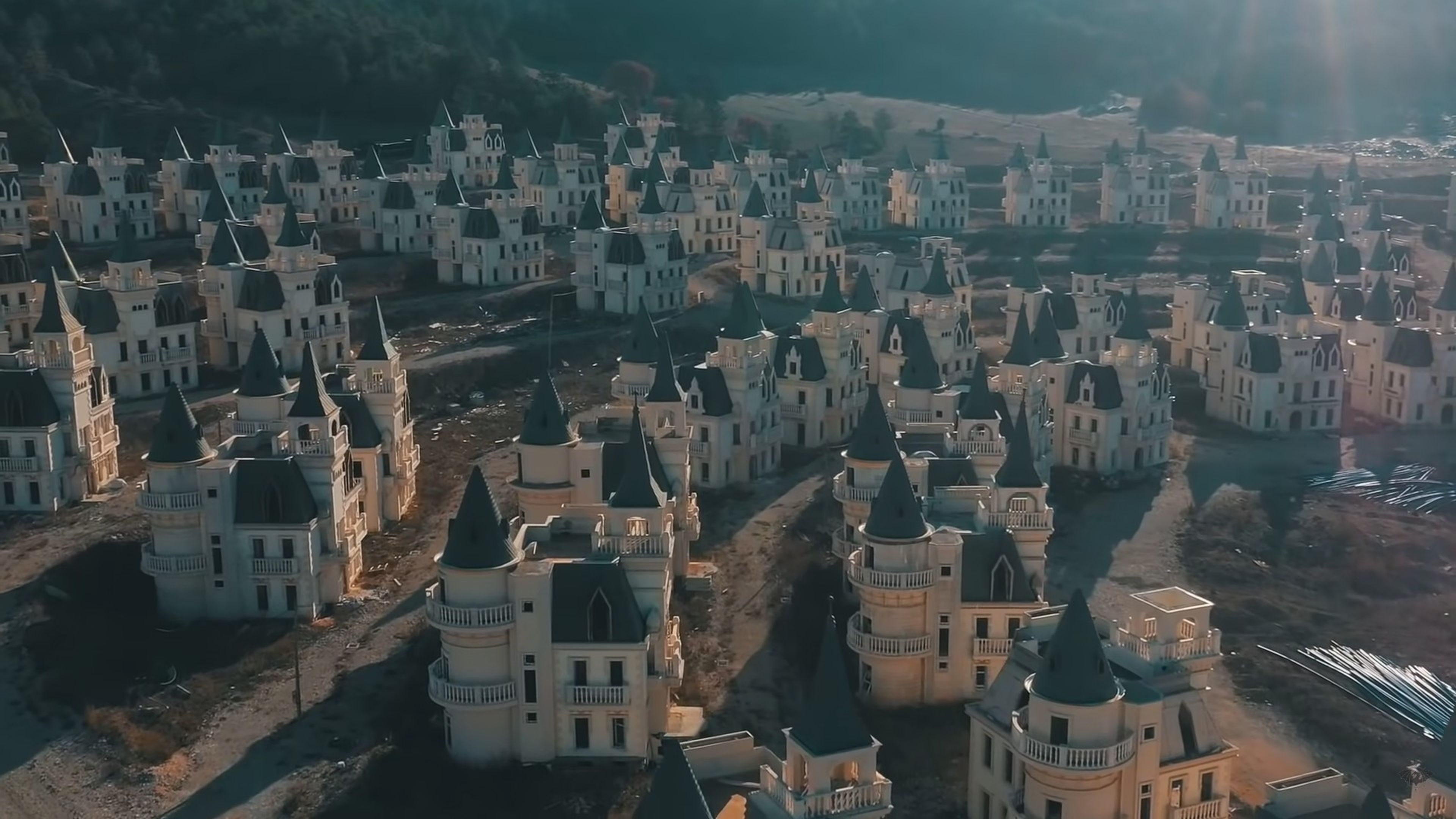 La ciudad fantasma con cientos de castillos estilo Disney abandonados