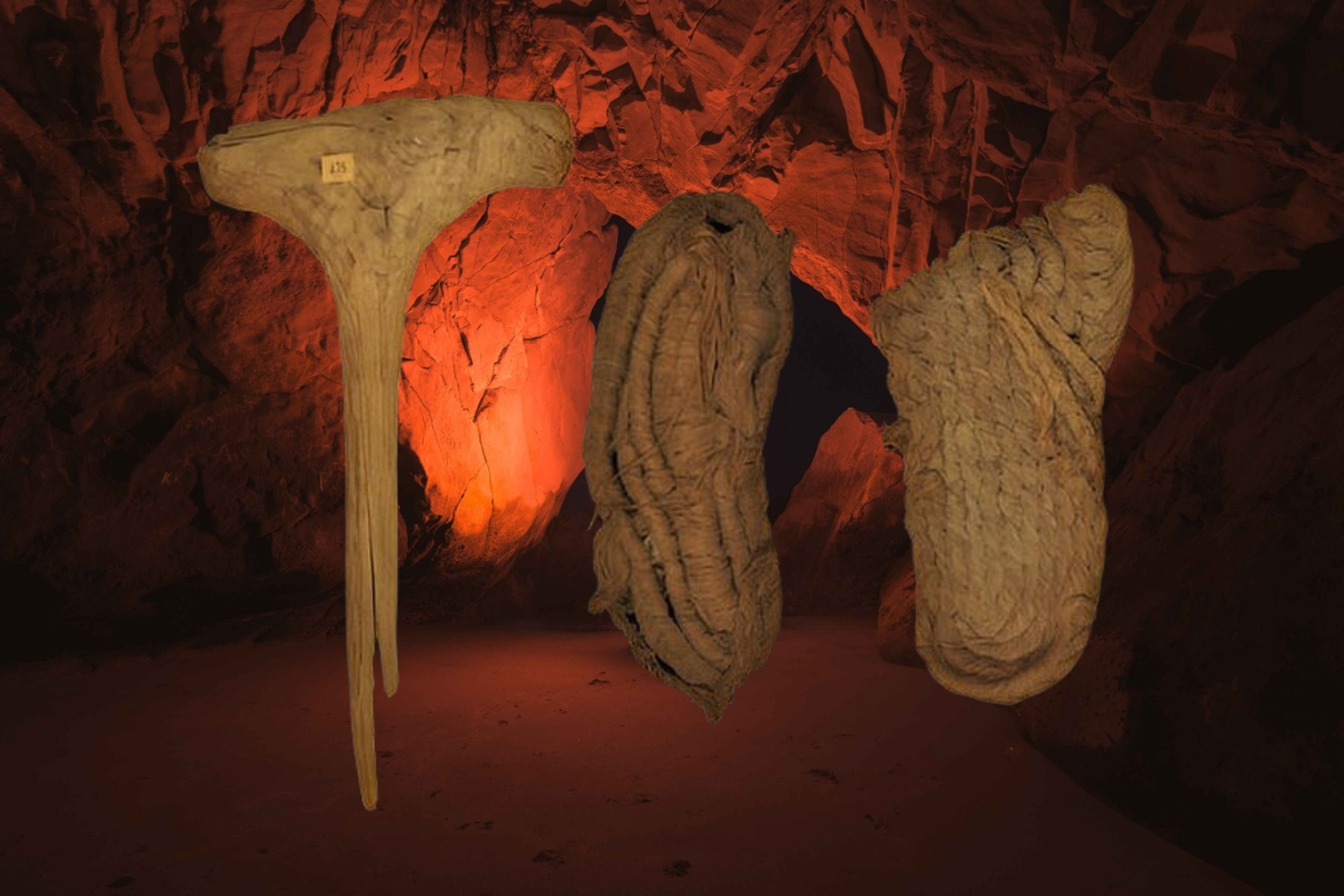 Descubren en una cueva de Granada los zapatos más antiguos de Europa