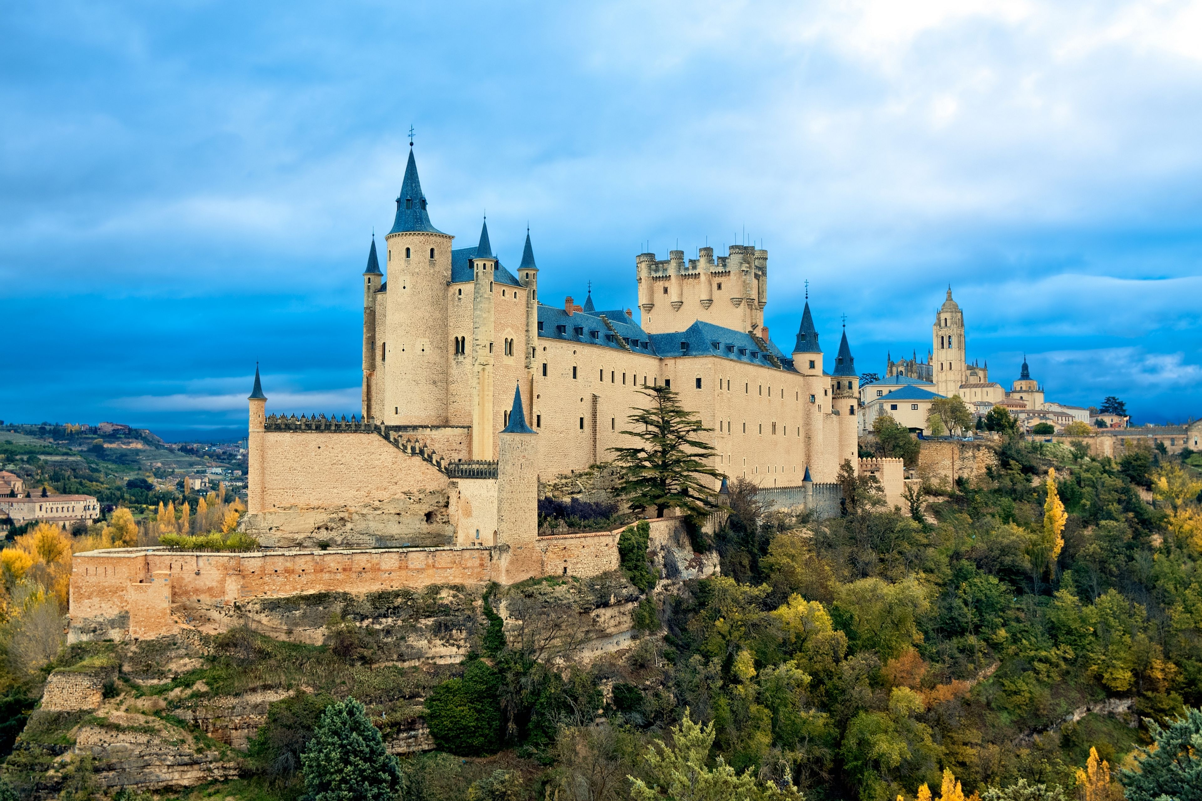 Disney al fin reconoce que su castillo más famoso está inspirado en el Alcázar de Segovia