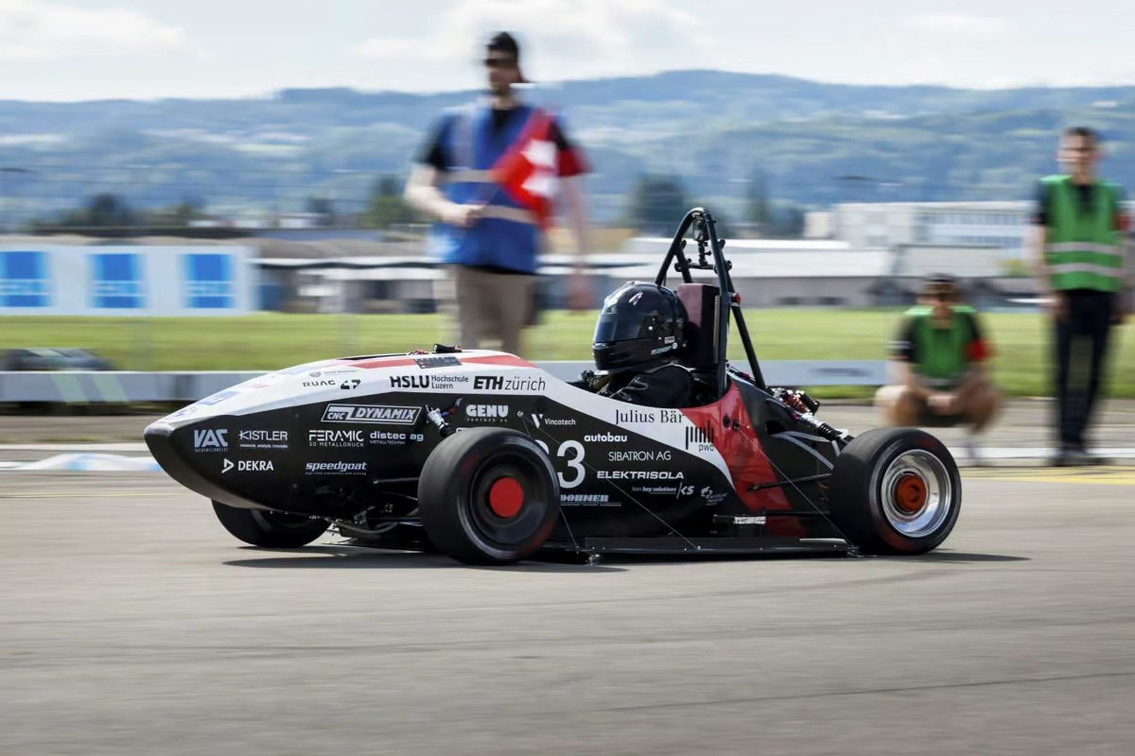 Logran el récord de aceleración con un coche eléctrico: de 0 a 100 Km/h en menos de un segundo