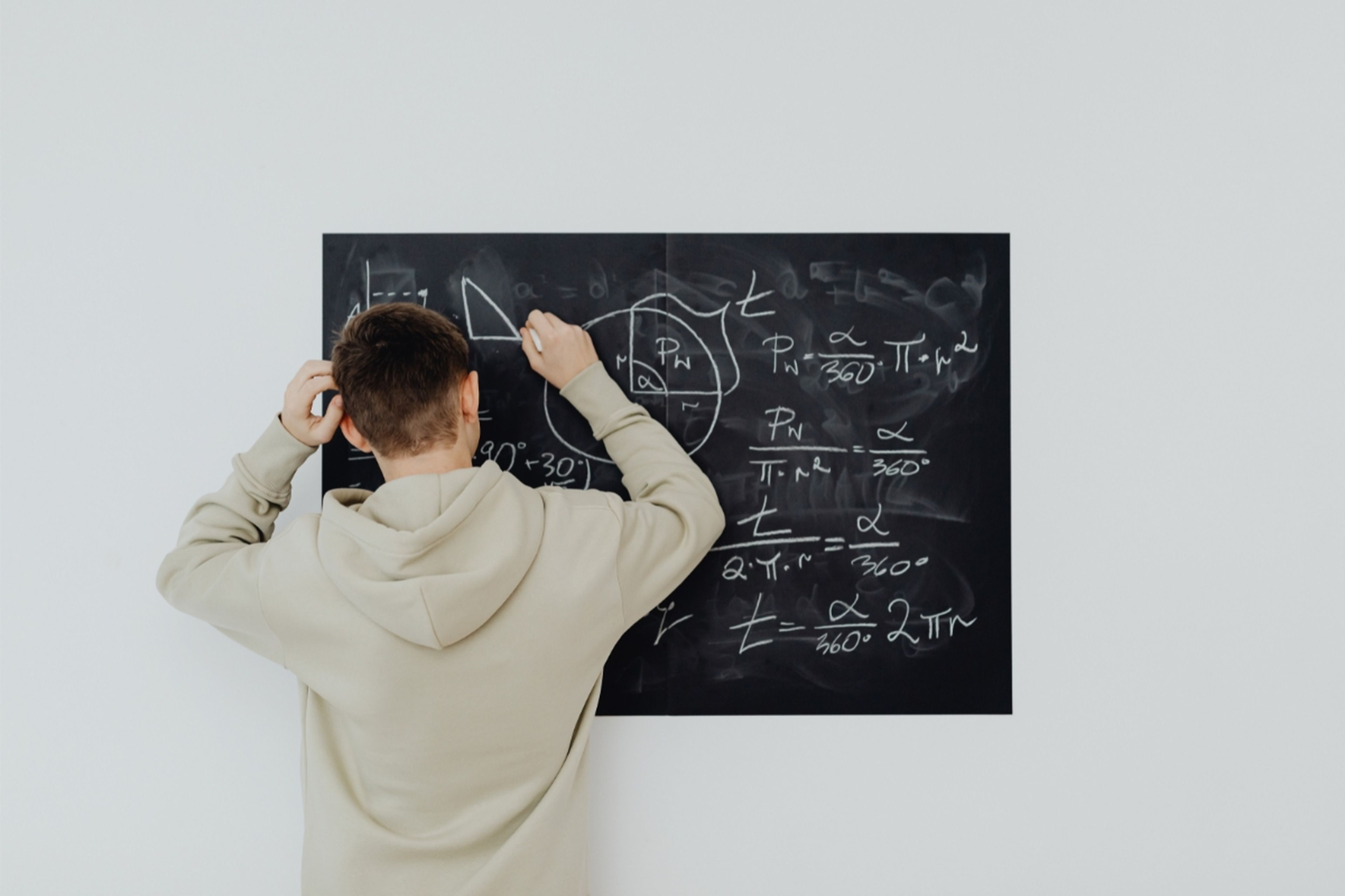 El problema matemático que está poniendo en jaque a los estudiantes, incluso las personas más inteligentes pueden equivocarse
