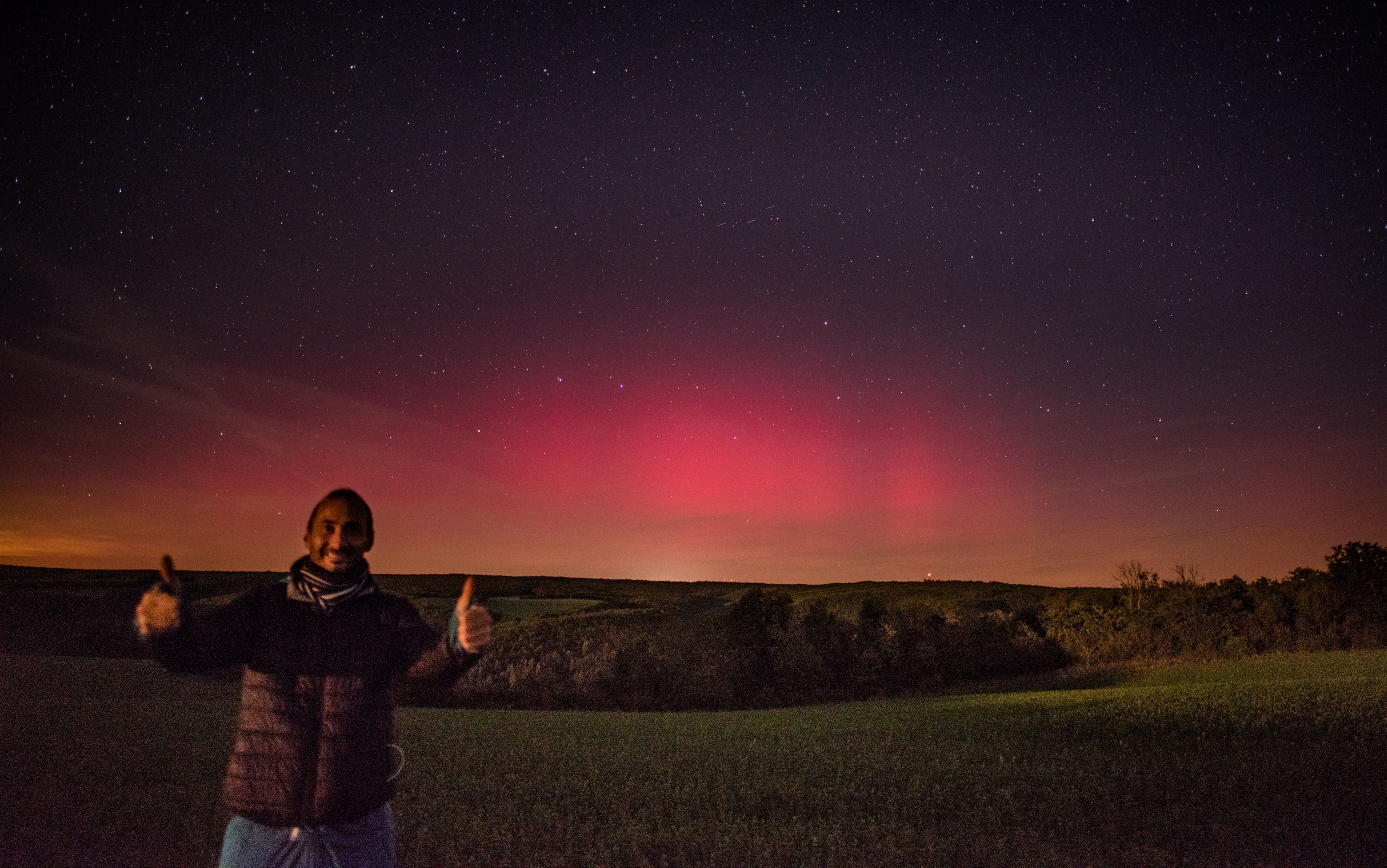 Las tormentas solares están provocando raras auroras boreales rojas, que se ven en Francia