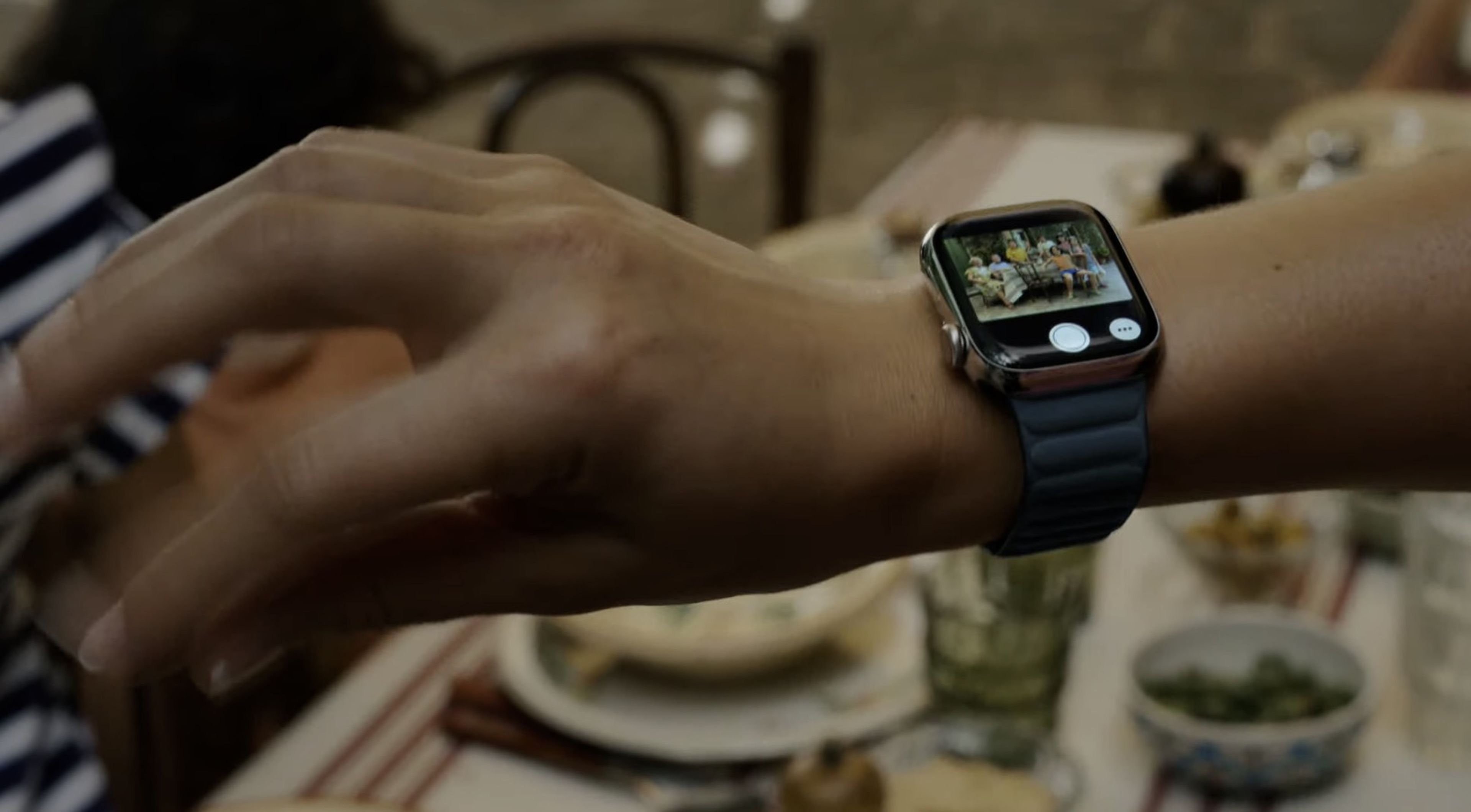 Double tap on Apple Watch Series 9.