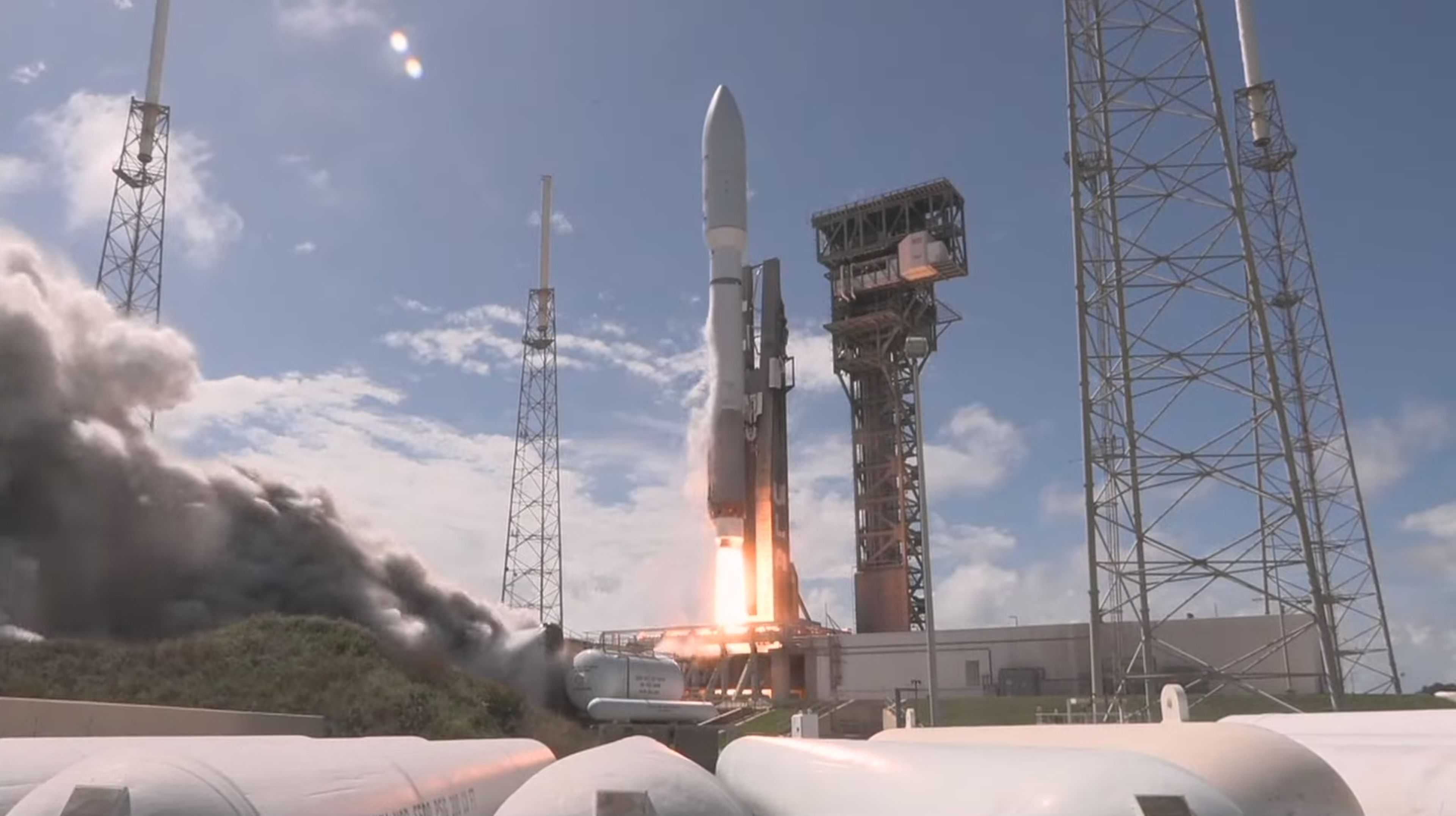 Amazon ha puesto en órbita con éxito sus primeros satélites para competir con Starlink de Elon Musk